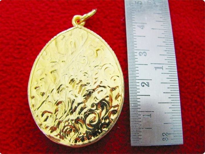 ล็อกเก็ตสมเด็จพระสังฆราชฉากสีเหลืองเลี่ยมทองไมครอนค่ะ