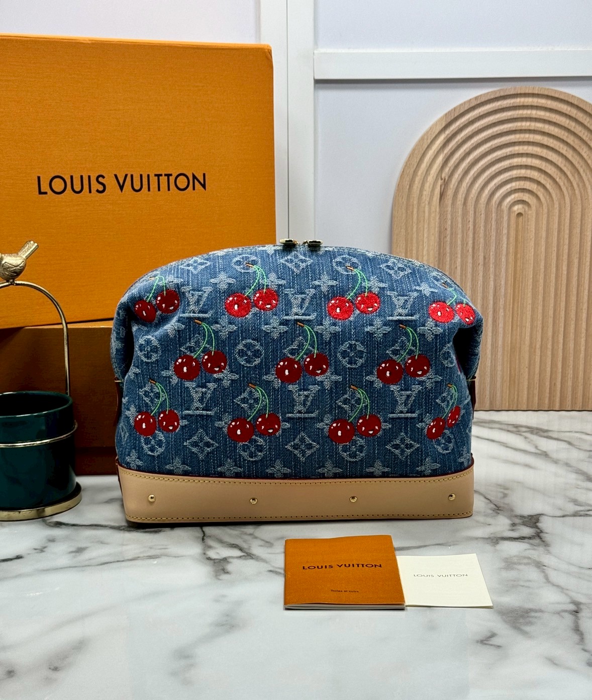 ORI หนังแท้ | LV x TM Cosmetic Pouch GM Monogram cherry denim กระเป๋าทรงพอช กระเป๋าเครื่องสำอางสไตล์โมโนแกรมเดนิม ตกแต่งด้วยงานปักเชอร์รี่สุดน่ารัก
