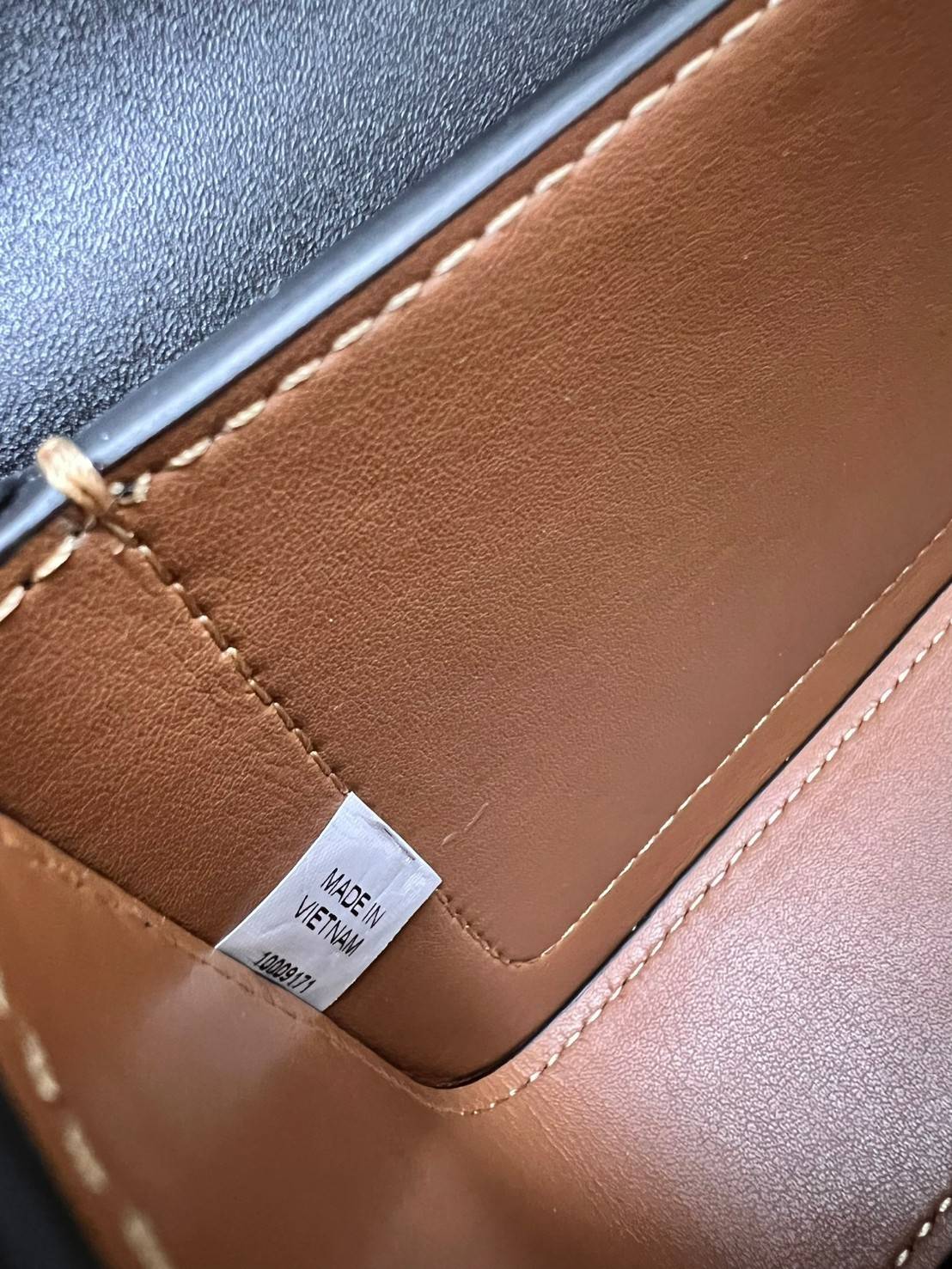 TORY BURCH ELEANOR CONVERTIBLE SHOULDER BAG ((89644)) รุ่นใหม่ สวยตามคนดังเซเลบกันเลยค่า! พร้อมส่ง ห้ามพลาดก่อนหมด ต้องมีติดตัวสักใบค่า กระเป๋าหิ้ว//คล้องไหล่ หรือสะพายข้างได้ หนังแท้เรียบ ผิวลื่น หรูมากๆสำหรับรุ่นนี้ เปิด-ปิดกระเป๋าแบบแม่เหล็กโลโก้แบรนด์