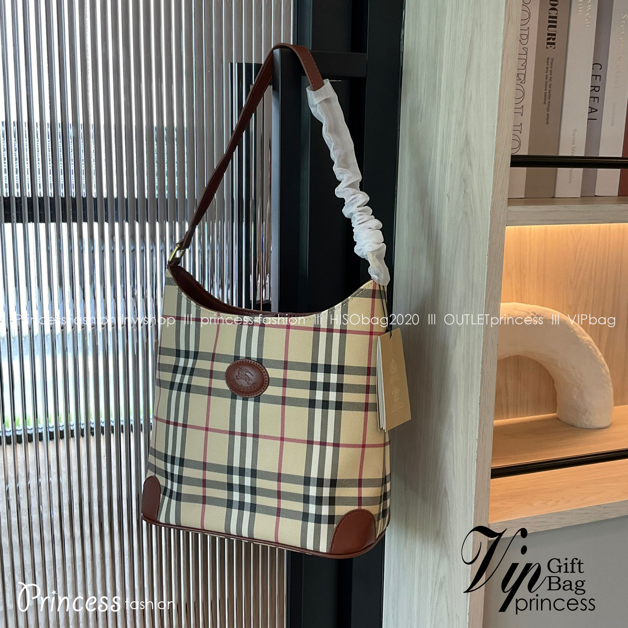 BURBERRY VINTAGE SHOULDER BAG กระเป๋าสะพายไหล่ วัสดุหนังPVC ทรงสูง อยู่ทรง ประดับโลโก้และตัดขอบด้วยหนังแท้สีน้ำตาลเข้ม