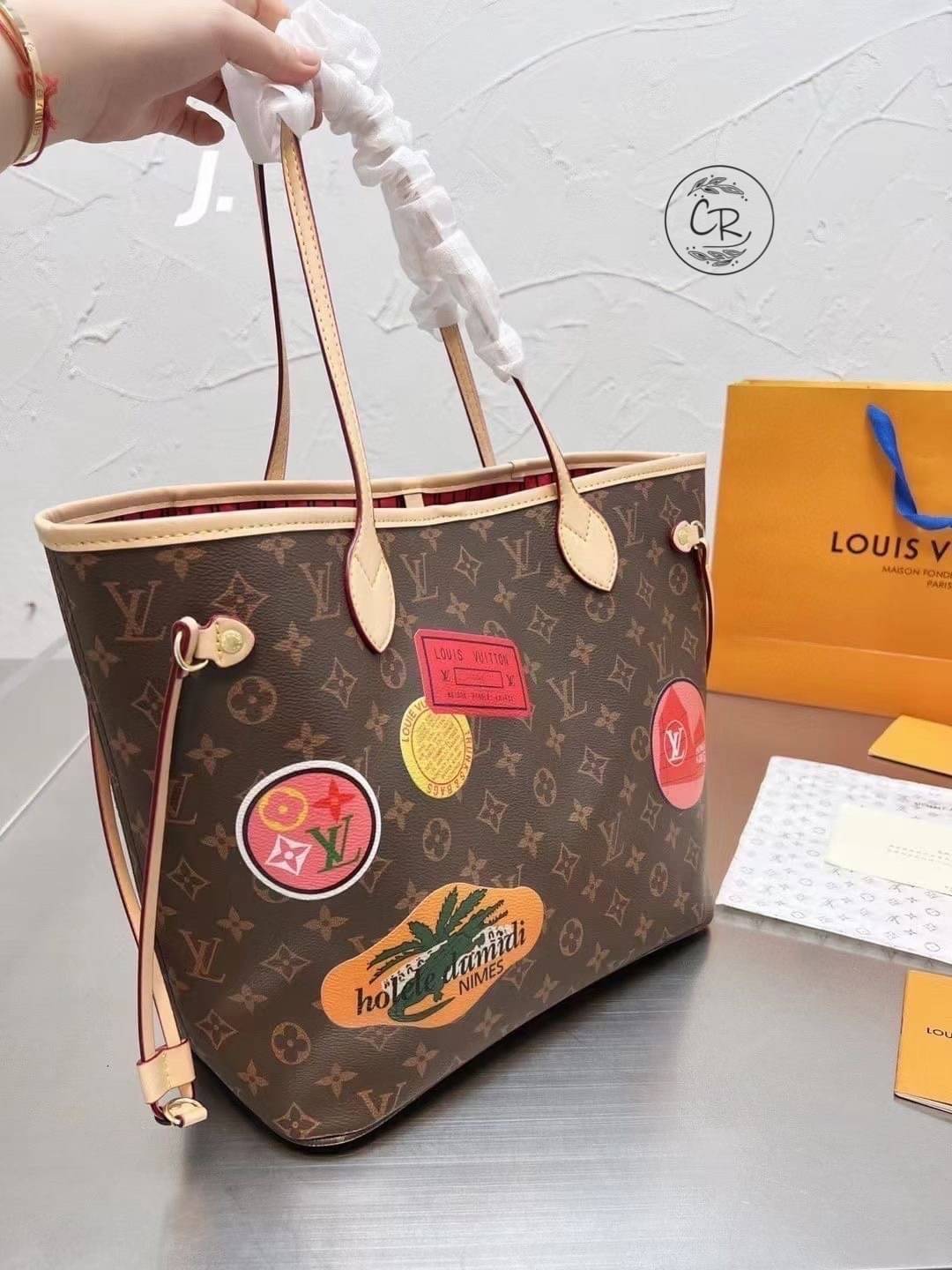 LV Neverfull Monogram Bag / LV Shopping Bag 14" กระเป๋าสะพายใบใหญ่จุใจ หนังลายโมโนแกรม ทรง tote มาใหม่ มาพร้อมกระเป๋าใบเล็ก งานปั้มแบรนด์ทุกจุด สกรีนลายชัดเจน สีสวย ภาพถ่ายจากงานขายจริง ใช้งานต่างประเทศได้