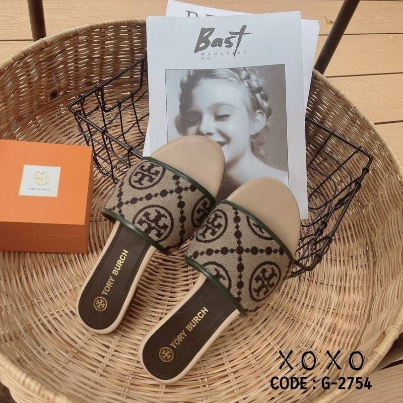Tory Burch Sandals แตะสวม งานผ้าทอปักแบรนด์ ชนช้อป งานสวย เรียบร้อย สวยเกินราคาขายมากคะ สวมใส่ง่าย ใส่สบาย แมทส์ชุดง่าย น้ำหนักเบา