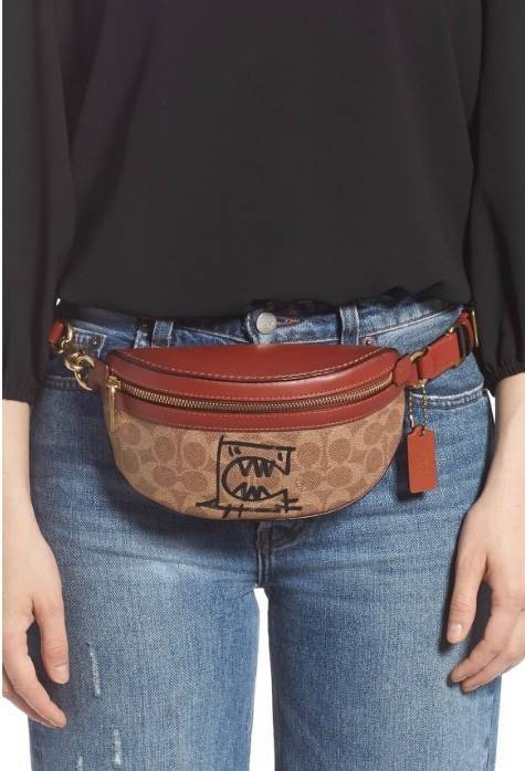 COACH SIGNATURE X GUANG YU BELT BAG New arrival Limited edition !! กระเป๋าสะพาย คาดอก/ เอวได้ วัสดุหนังแท้ รุ่น limited ใน collectionCoach x Disney รุ่น มีช่องซิปหน้า-หลัง ใส่ wallet กลาง มือถือได้ทุกรุ่น และของใช้ส่วนตัว สายปรัยได้ค่ะ