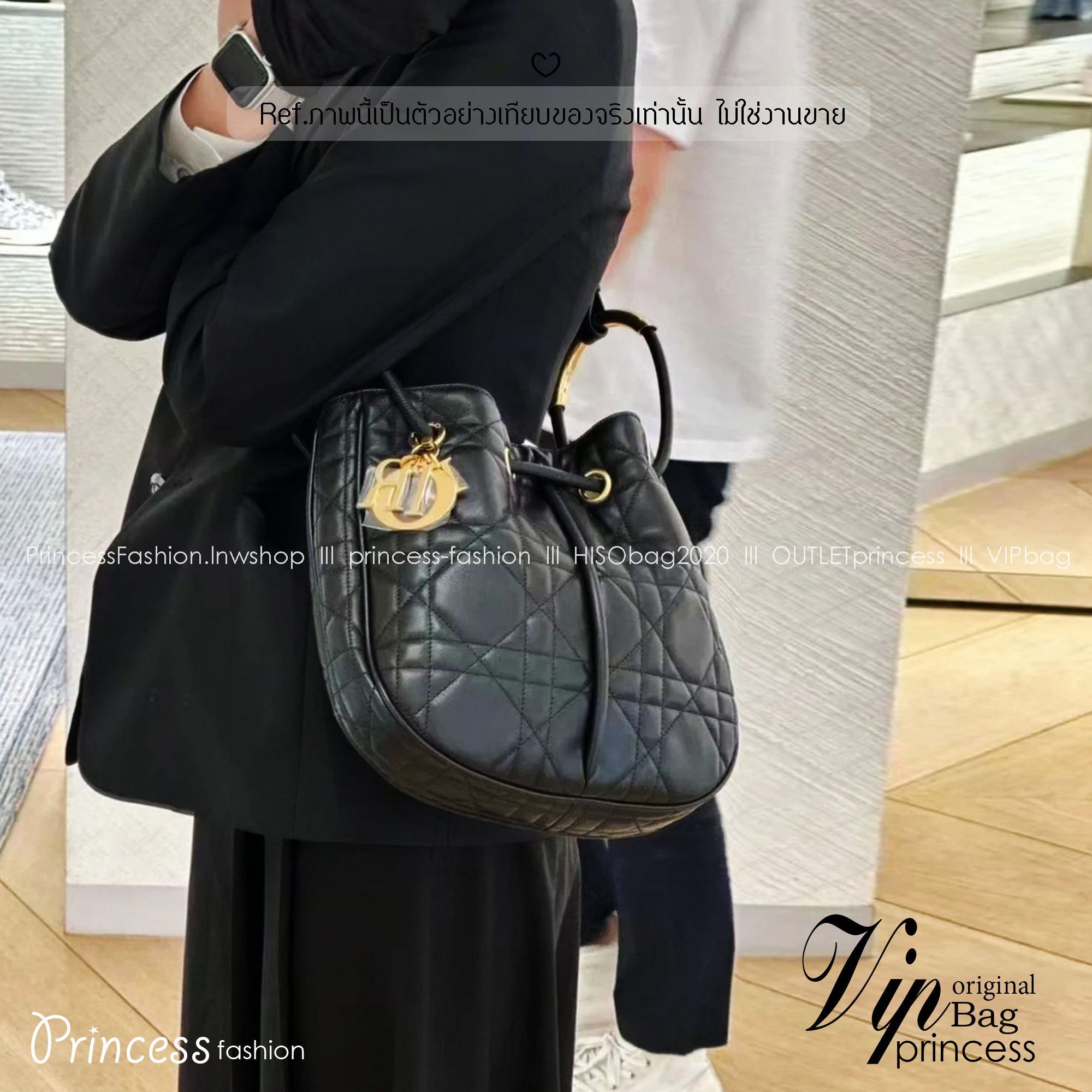 Dior Nolita Bag กระเป๋าสะพายทรงโท้ทรุ่นใหม่ สวยหรูเป็นเอกลักษณ์ตามแบบฉบับแบรนด์ มาพร้อมสายสะพายยาว ขนาดกำลังน่าใช้ ภายในโล่งกว้างจุของได้เยอะ สวยทันสมัยเหนือกาลเวลาต้องยกให้ใบนี้เลยค่ะ