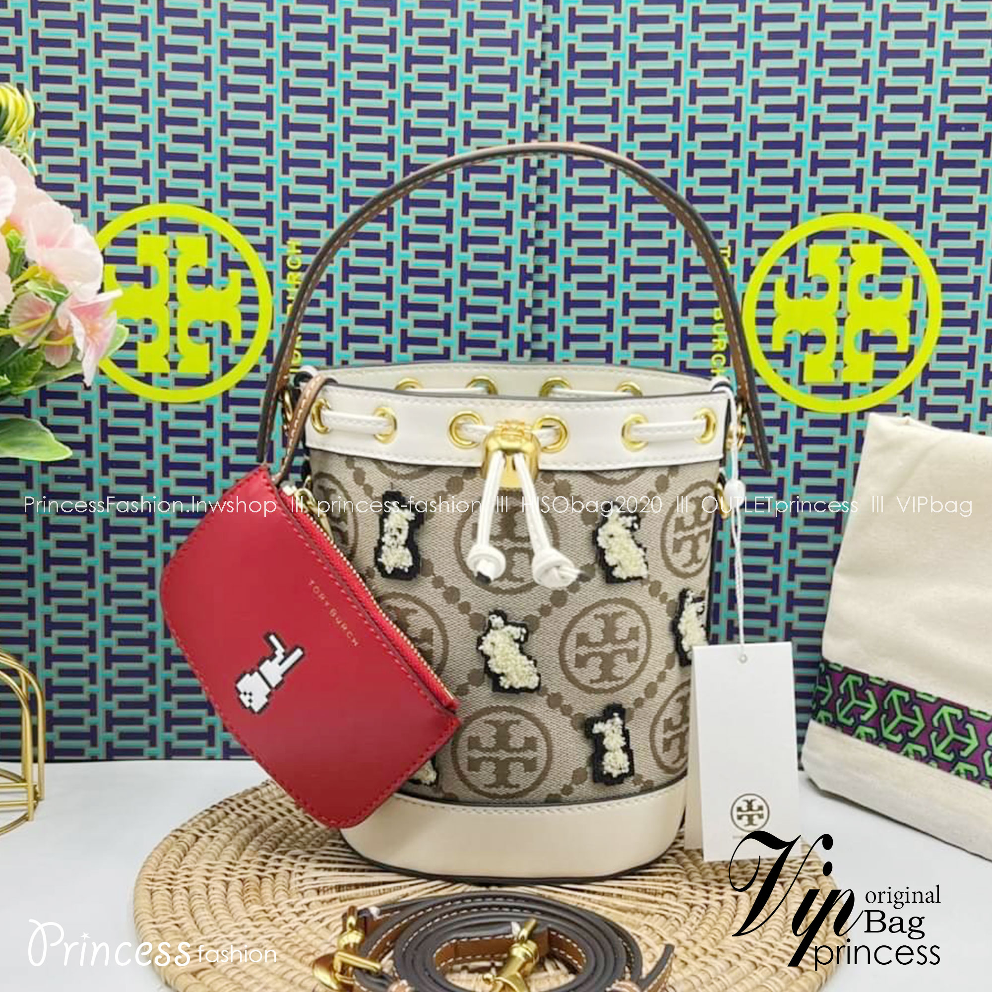 TORY BURCH Mini T Monogram Bucket Bag jacquard black / Tory Mini Bucket Bag กระเป๋าทรงบัคเก็ต ไซส์มินิ สีดำสุดคลาสสิก สีดำคลาสสิก กระเป๋าทรงขนมจีบ รุ่นใหม่ล่าสุด วัสดุผ้าแจคการ์ด ตัดขอบหนังสวย