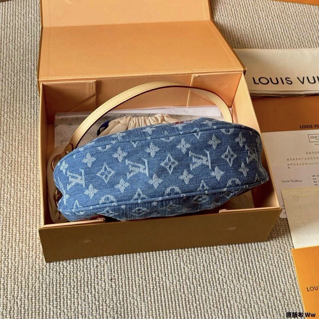 LV x TM Sunset bag Monogram cherry denim 25cm กระเป๋าสะพายไหล่ทรง baguette สวยดูแพง ไอเท็มสุดโดดเด่นมีชีวิตชีวา ด้วยเดนิมวินเทจปักลายเชอร์รี่สีสันสดใสสะดุดตาสะท้อนสไตล์ไอคอนิก