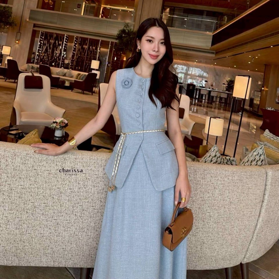 เช่าชุดเที่ยว by Princess 💕CHARISSA KLOSET ชุดเซ็ทเสื้อแขนกุดทรงเข้ารูปแต่งกระดุมปั้มจริง ตกแต่งกระเป๋าเสื้อให้ดูโดดเด่น