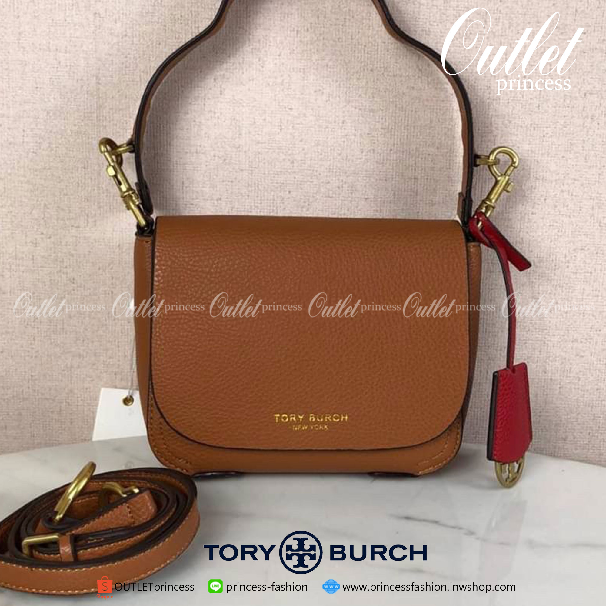 กระเป๋าสะพาย TORY BURCH เปิด - ปิดกระเป๋าด้วยแม่เหล็กแบบซ่อน ด้านในมีช่องเล็ก 1 ช่อง