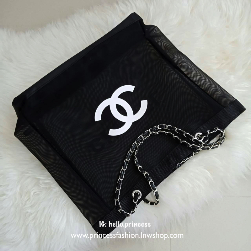 พร้อมส่งความสวยหรู 👠👠 Chanel Shopping Bag With Chain กระเป๋าสะพายใบใหญ่ทรง Shopping Bag Limited Edition พรีเมี่ยมกิ้ฟของแท้นำเข้าจาก Chanel Perfume Counter ของแท้100% (ไม่ใช่งานเลียนแบบ) ใบใหญ่วัสดุ Nylon โปร่ง *อะไหล่เงิน ♡ ปั้ม CH