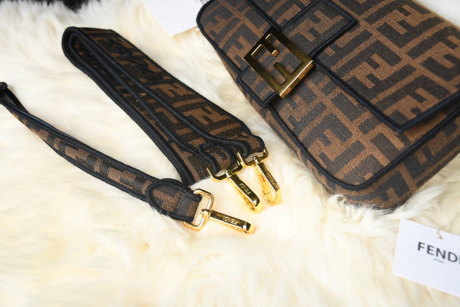 Fendi Baguette Brow Fabric bag กระเป๋าทรง Baguette ขนาดกลาง วัสดุ canvas ผ้าjacquard สีน้ำตาลพร้อมลวดลาย FF ขลิบด้วยลายปักสีดำโดดเด่นอะไหล่ทอง หรูหรา เปิด-ปิดด้วยตัวล็อคแม่เหล็ก มี1ช่องซิปด้านใน มี2สาย สายสั้นและสายยาว ถอดสายได้ สวยหรู ใบนี้ไม่ควรพลาดค่า