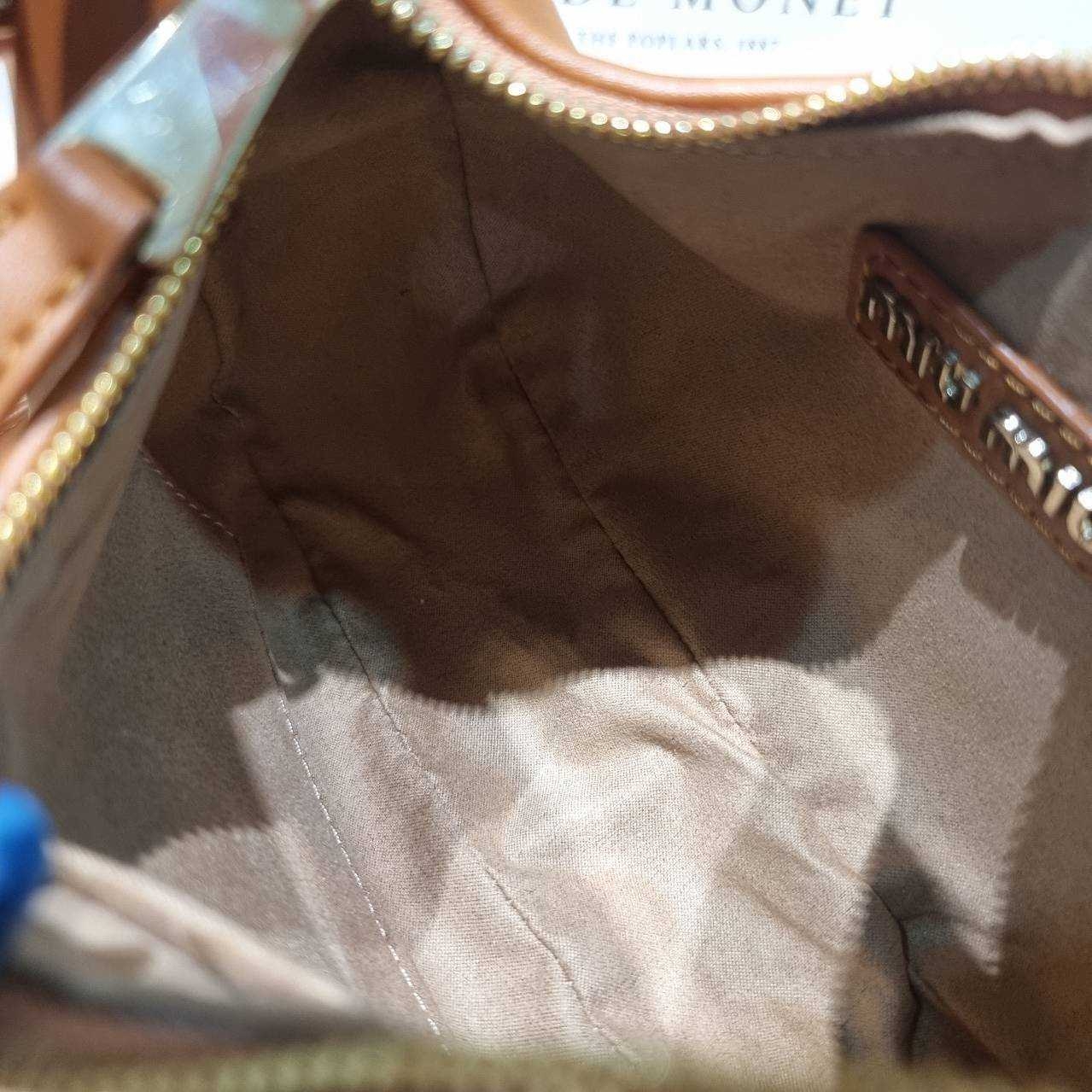 MIU MIU ZIP LEATHER TOP HANDLE BAG กระเป๋าสะพายไหล่/สะพายข้าง ทรงเก๋ ใช้งานง่าย เรียบหรูดูลัคชูสุดๆ