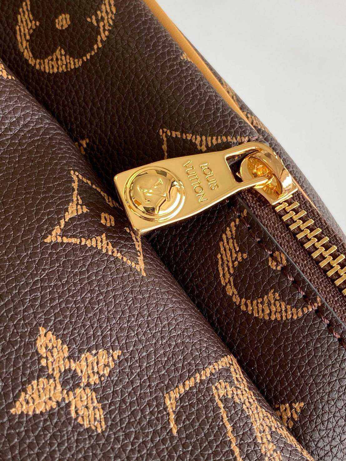 VIP หนังแท้ | LV Montsouris Cargo Backpacks Christopher Monogram กระเป๋าเป้ ลายโมโนแกรมสวยหรูคลาสสิก 🤍 เกรดวีไอพี เกรดดีสุด