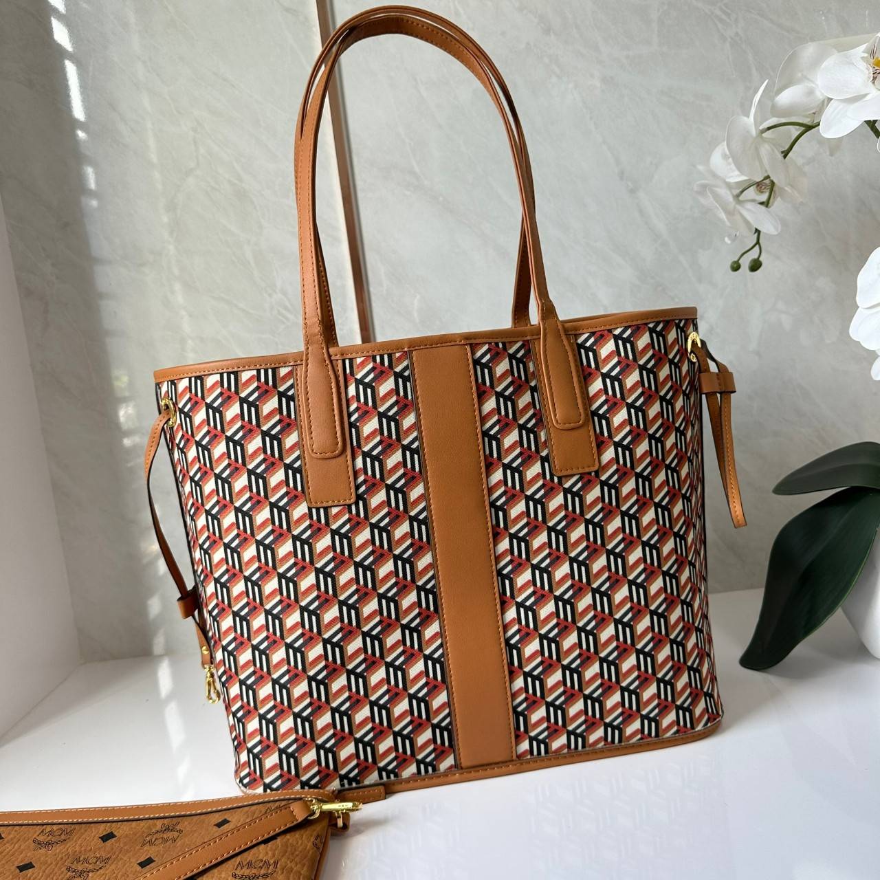 M.C.M MEDIUM REVERSIBLE LIZ SHOPPER IN VISETOS / M.C.M Tote Bag กระเป๋าทรงโท้ทใบใหญ่ เกรดท็อปออริ สลับแท้ 1:1 เกรดดีสุด ใช้ต่างประเทศได้