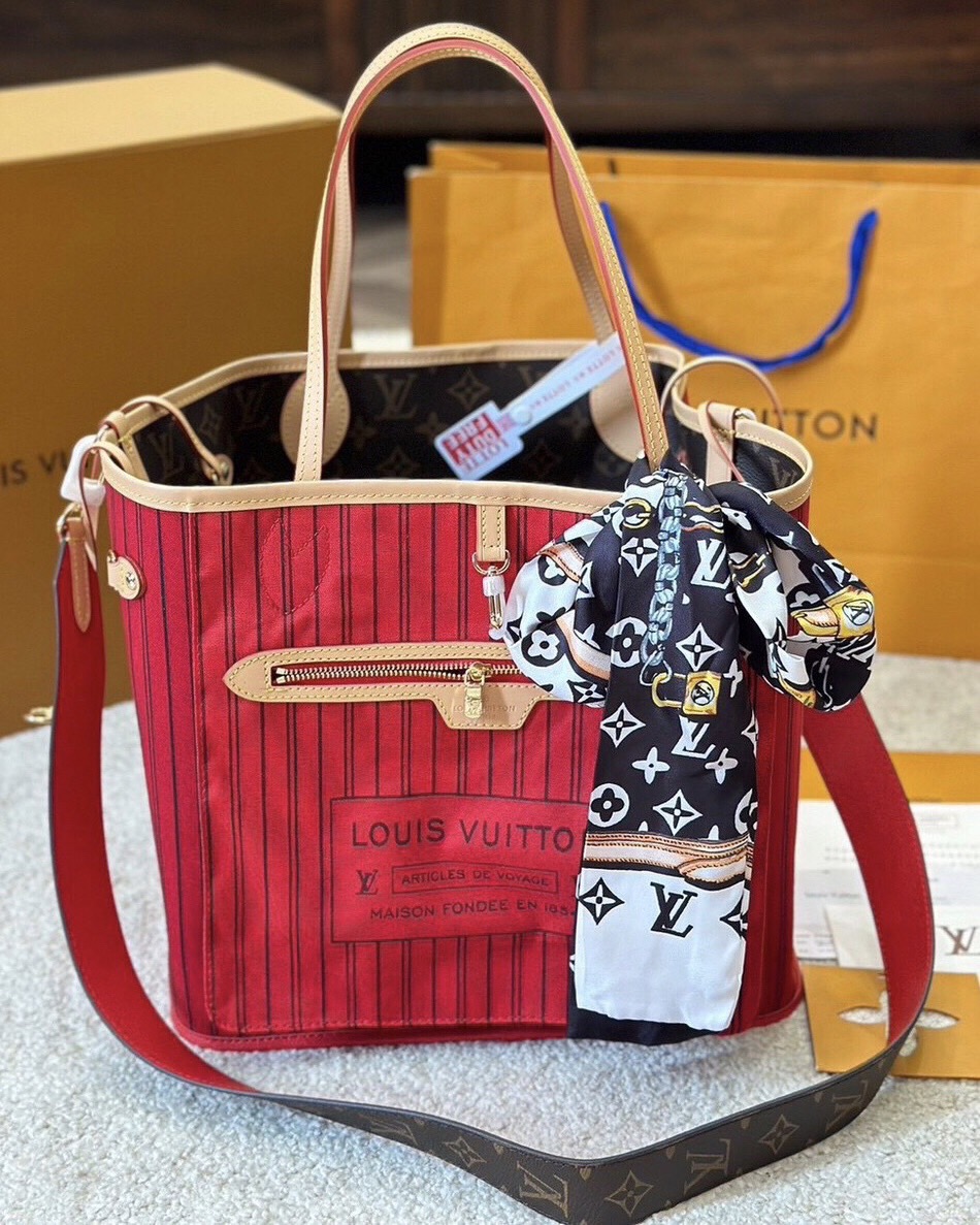 LV Neverfull Bandoulière Inside Out MM กระเป๋าทรงโท้ทรุ่นใหม่ล่าสุด ใช้ได้ 2 ด้าน ภายในสีสดใสมีชีวิตชีวา เป็นการรังสรรค์สุดท้าทายครั้งใหม่ของกระเป๋ารุ่นไอคอนิกจากหลุยส์ ที่สุดของความหรูหรา