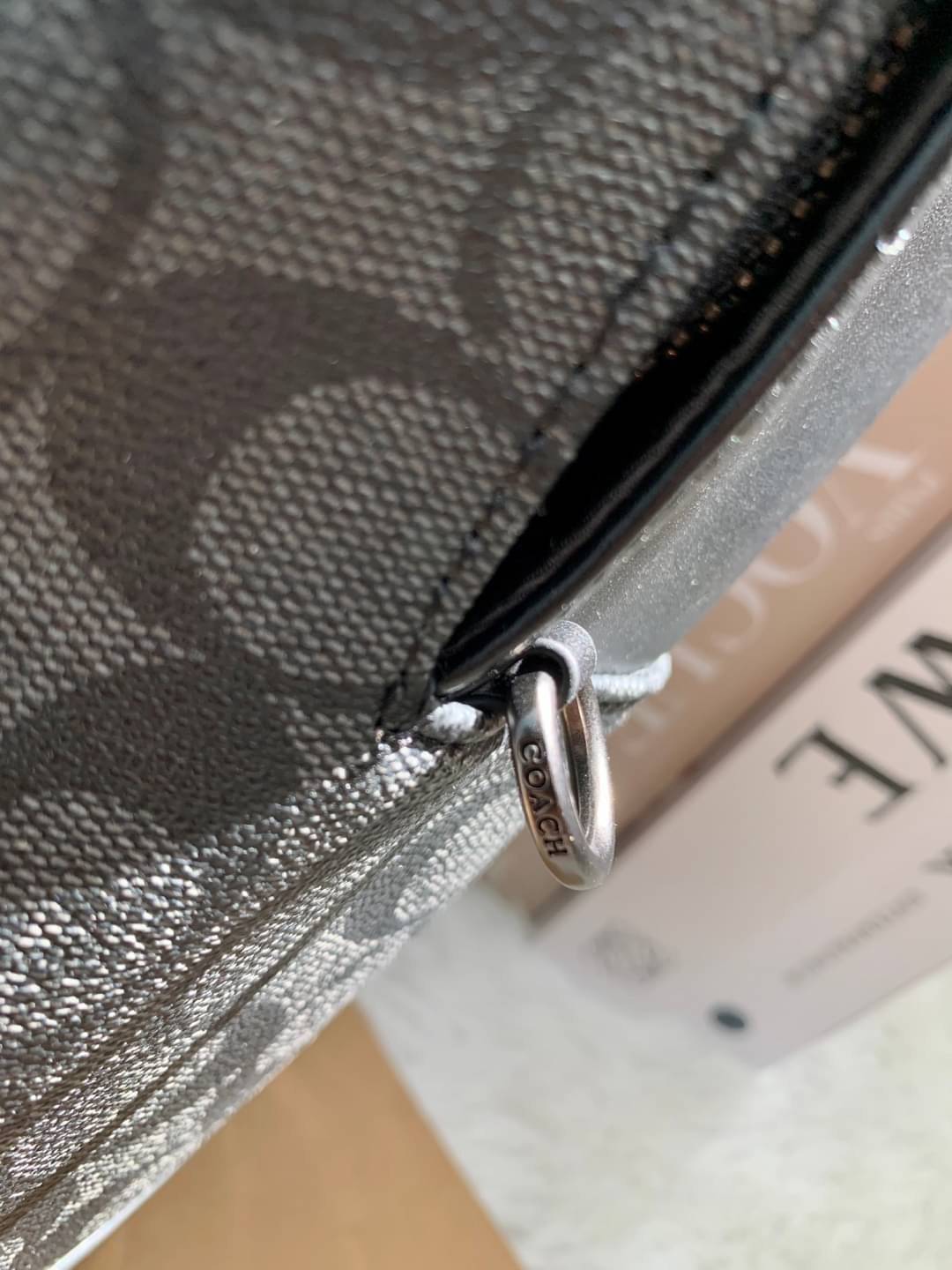 OUTLET 】New in!! 🌈ใบใหญ่ คุ้มค่าทีเดียวค่ะ🌈 COACH WEST BACKPACK IN SIGNATURE((2736)) พร้อมส่งที่ไทย สินค้าเข้าใหม่ค่ะ!! กระเป๋าสะพายหลัง มีหูหิ้ว หนังแท้นิ่ม ใบใหญ่ใส่จุมากกค่า! มีช่องซิปตอนหน้า2ช่อง; ช่องหลัก2ช่องใหญ่ โล่งลึก จุของได้มากท