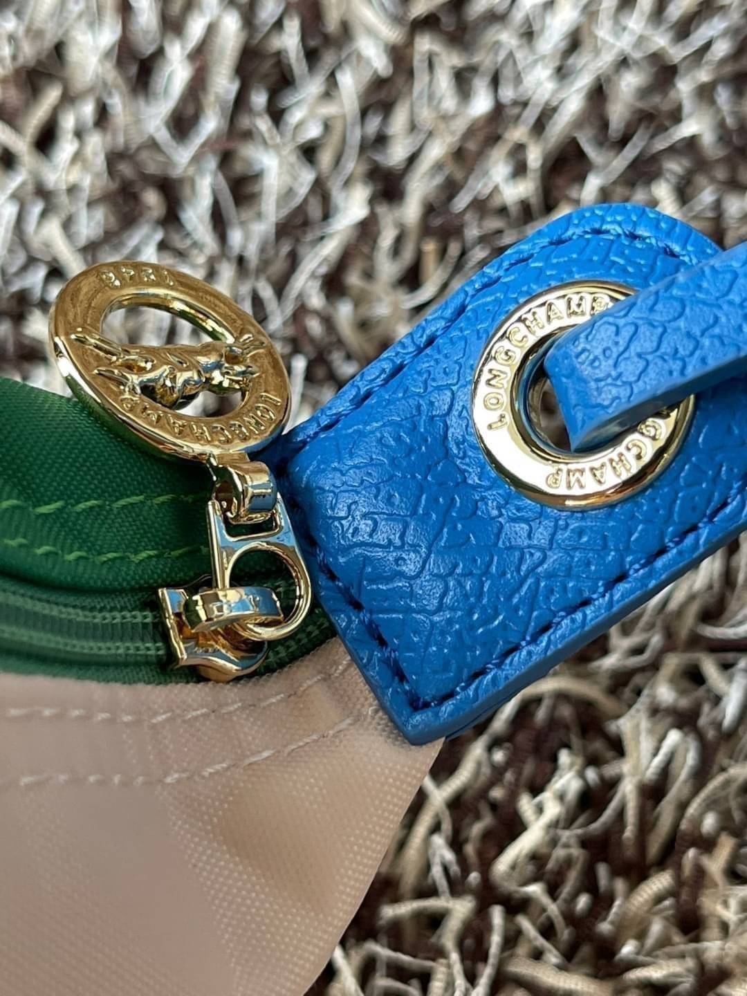 LONGCHAMP LE PLIAGE RE-PLAY Shoulder bag แฟน ๆ ของกระเป๋าไนลอนพกพาอันเป็นเอกลักษณ์ของแบรนด์ ตอนนี้มีคอลเลกชั่นใหม่ล่าสุดให้เลือกสรร