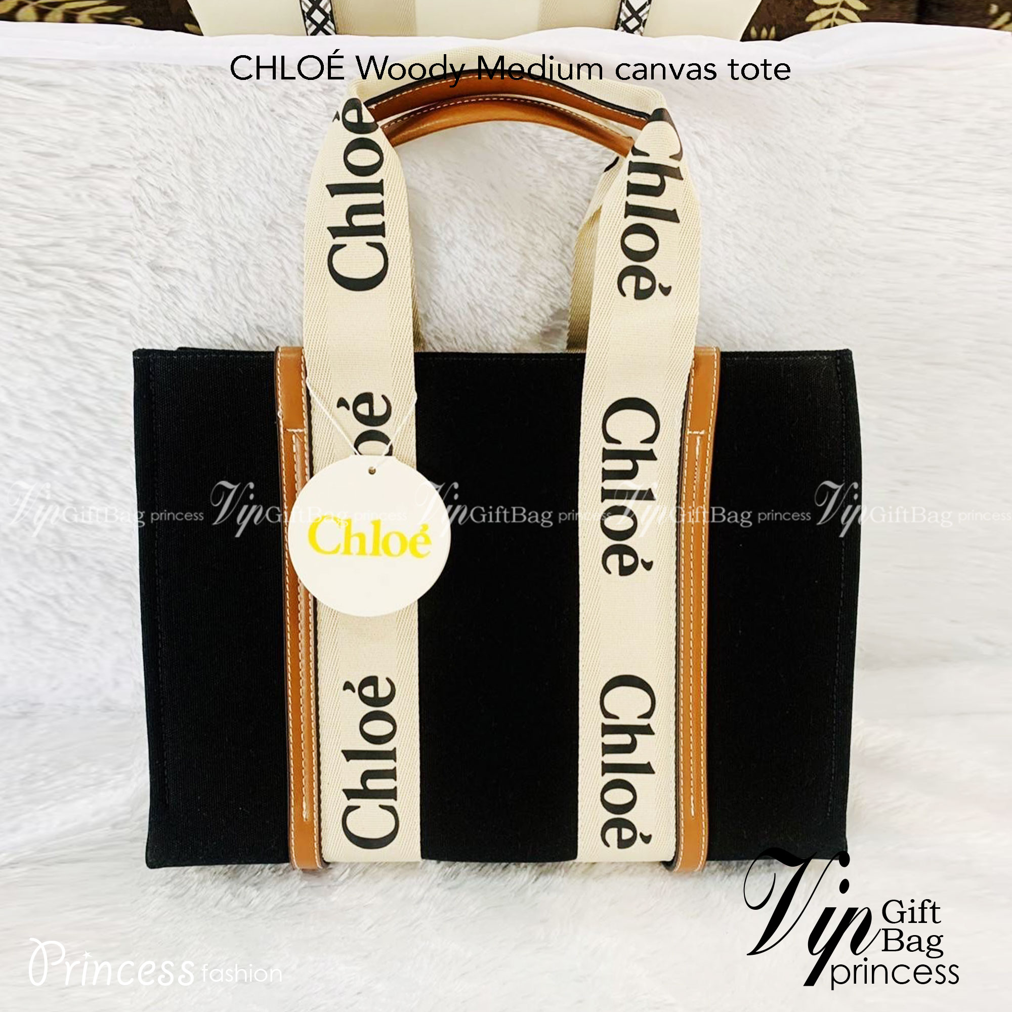 CHLOE Woody Medium canvas tote กระเป๋าทรงTote ผ้าCanvas งานฮอตรุ่นฮิตสไตล์หรู รุ่น Woody Medium ของ Chloé เข้ากับไลฟสไตล์ชีวิตประจำวัน ผ้าเนื้อหนา ใช้งานทนทาน