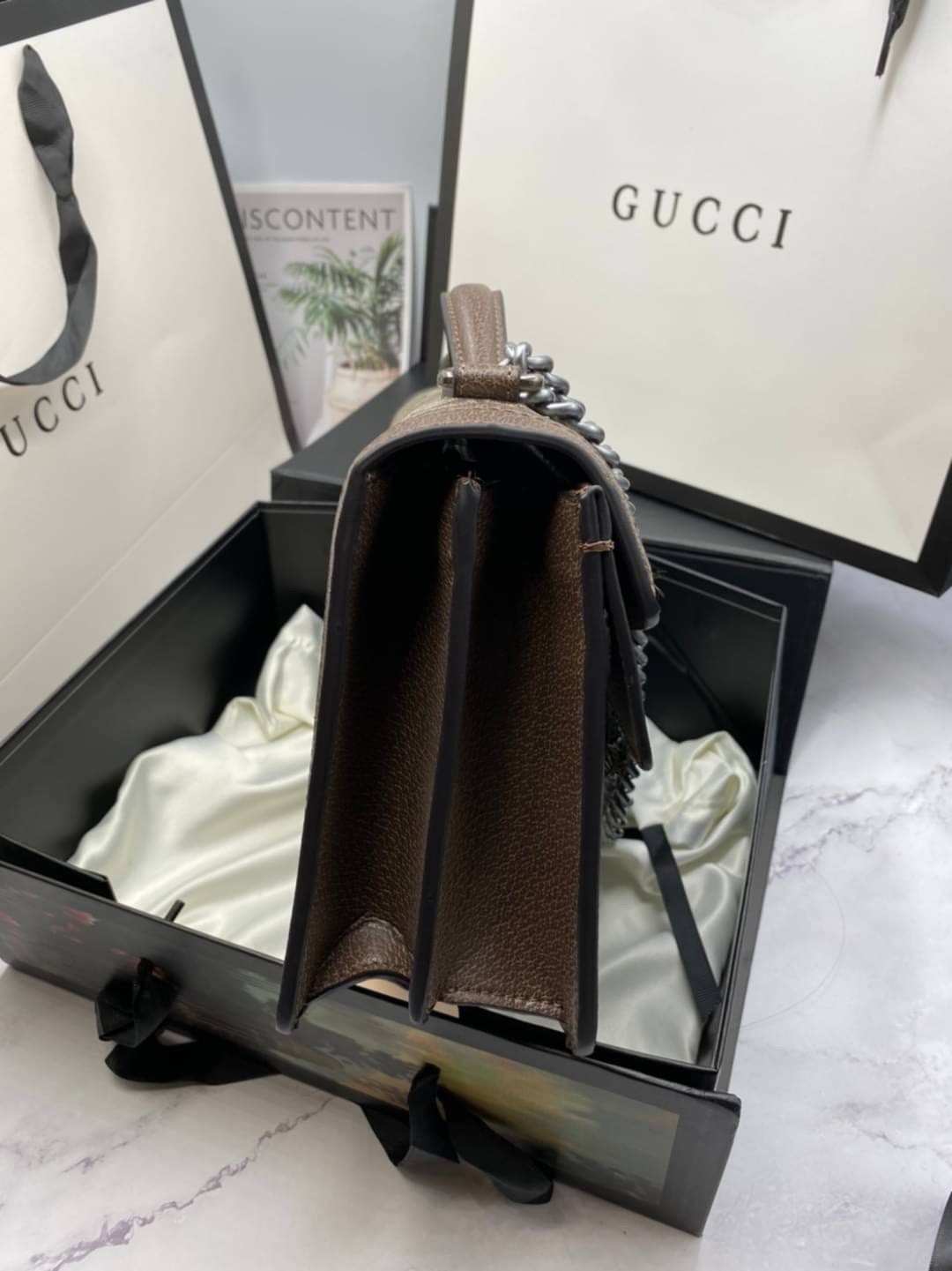 GUCCI Dionysus GG Top Handle Bag กระเป๋าสะพายไหล่ พร้อมหูจับในตัว ดีไซน์ให้ใช้งาน และพกพาได้สะดวกขึ้น ดึงดูดและสะกดสายตา รุ่นหายาก ที่สาวๆตามล่า!!