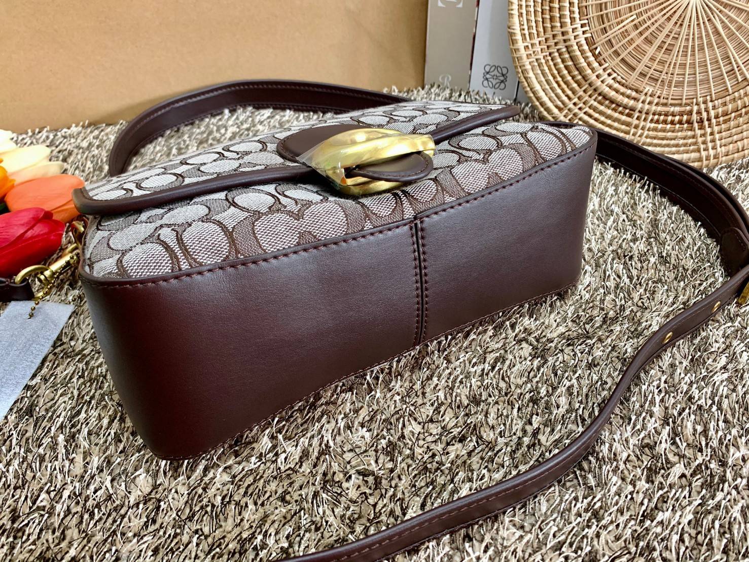 สวย คลาสสิคมากๆจ้าา COACH SOFT TABBY EUROPEAN CLASSIC UPGRADE PORTABLE BAG((C4821)) พร้อมส่งทันทีค่ะ สินค้าออกใหม่!! กระเป๋าหิ้ว//สะพายข้างได้ สุดคุ้ม! วัสดุ jacquard+หนังแท้ ได้สวยงาม คลาสสิคมากๆค่ะ น้ำหนักเบา เปิดปิดแบบกระดุมแม่เหล็กเป็นอะไหล่โลโก้แบรนด