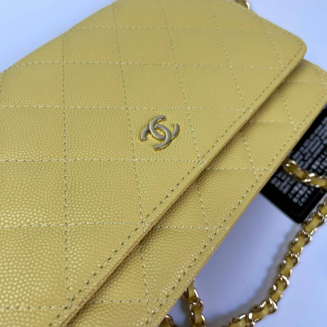 VIP 】หนังแท้ CHANEL WOC style โทนสีพาสเทล กระเป๋าสะพายทรงสวยตลอดกาล วัสดุหนังลายคาเวียร์ เนื้อนุ่ม อยู่ทรงคุณภาพดีตามแบบฉบับของแบรนด์ น้ำหนักเบา ด้านหน้ามีโลโก้แบรนด์อะไหล่หรู มีช่องใส่บัตร ใส่ของจุกจิก เปิดปิดด้วยฝาปิดกระดุม ซับในหนัง ตัวจริงสวยมากๆถูกใจ