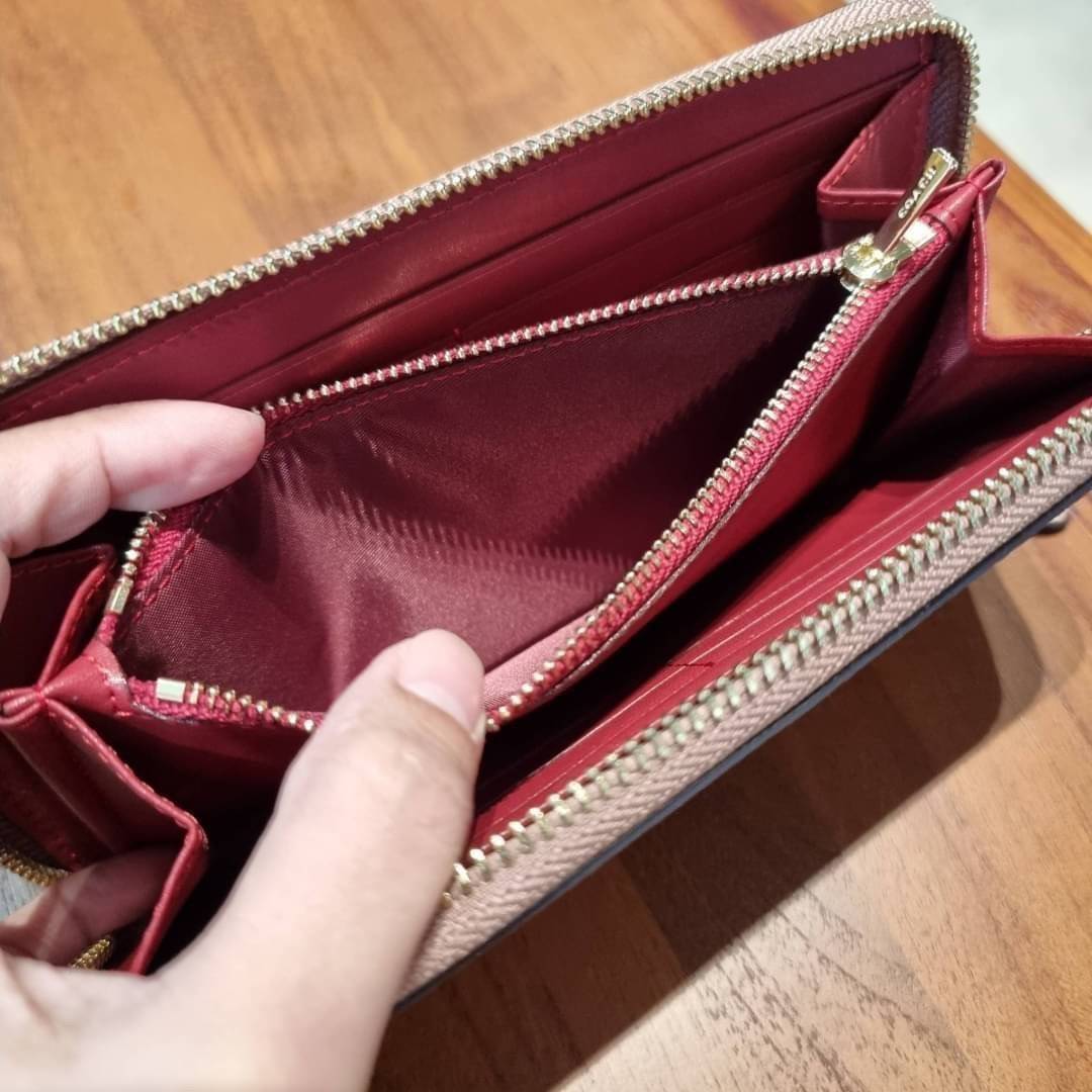 OUTLET 】COACH ACCORDION ZIP WALLET IN SIGNATURE CANVAS F86093 C3287 F98126 กระเป๋าสตางค์ใบยาว น่ารักน่าใช้