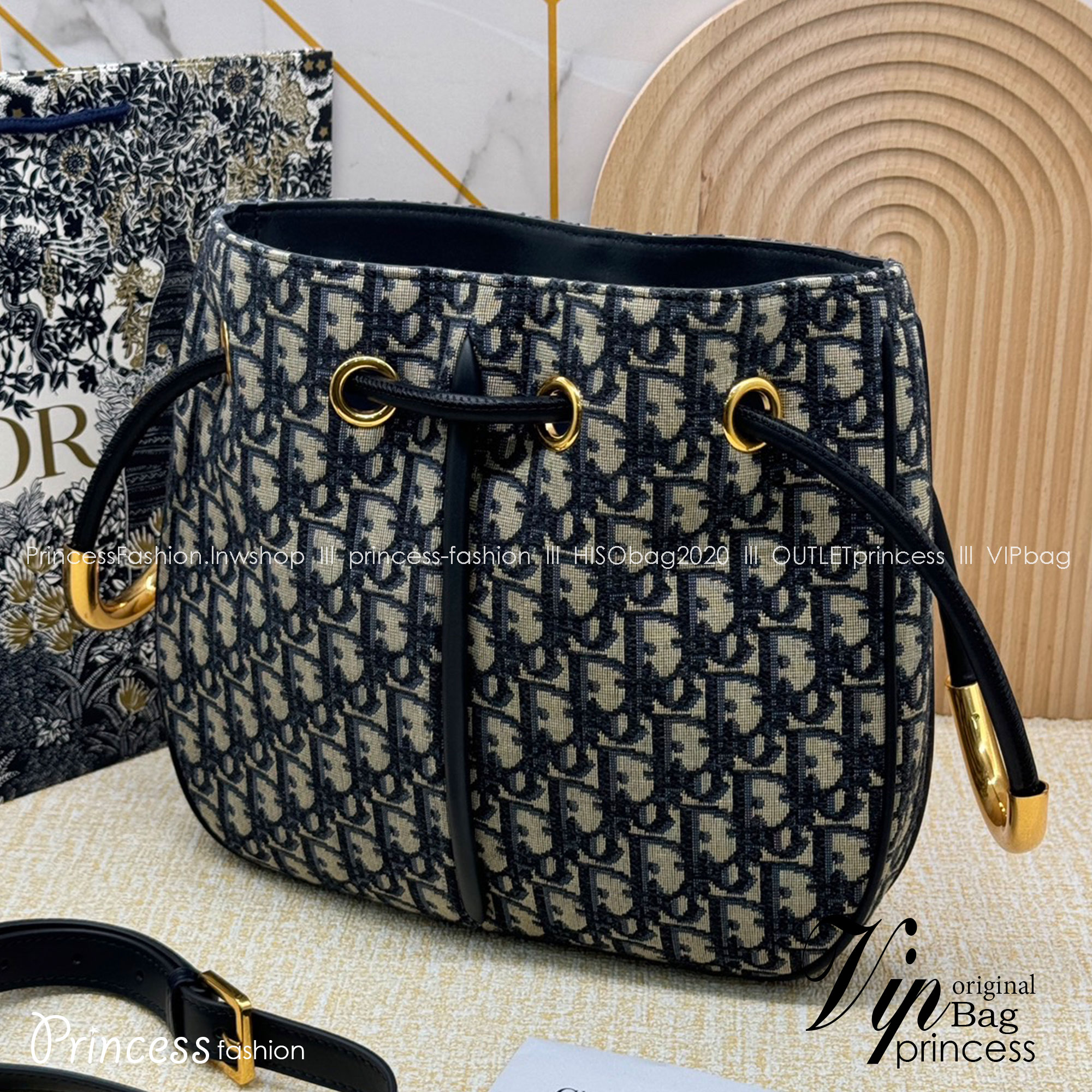 Medium DIOR Nolita Bag Blue Dior Oblique Jacquard รุ่นใหม่ กระเป๋าสะพายทรงโท้ท สวยเรียบหรู ถือได้ สะพายยาวได้ เกรดออริ 1:1