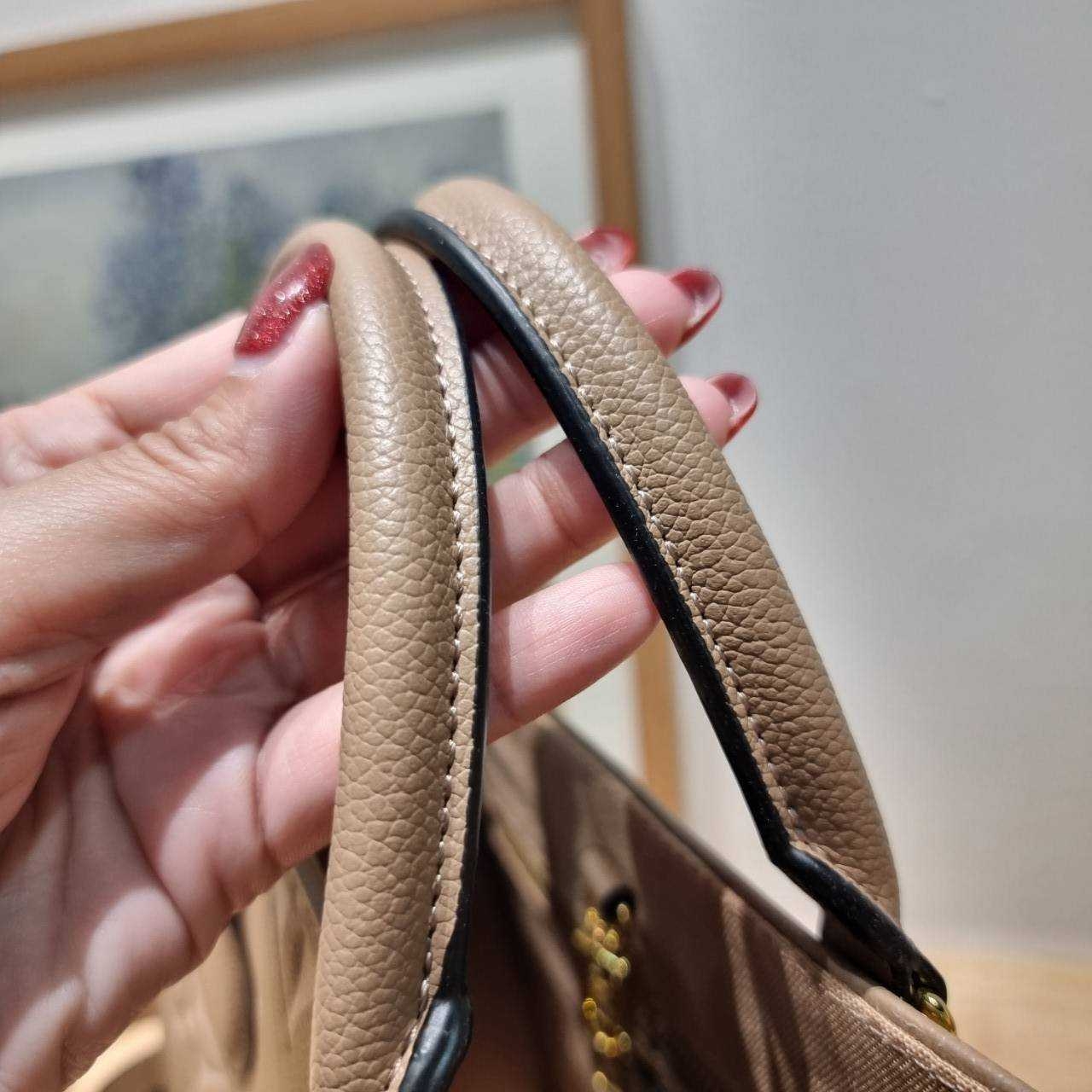 LV OnTheGo PM bag / LV on the go pm bicolor tote bag กระเป๋าทรงโท้ทที่ใครเห็นต้องเป็นคลั่งรัก ยอดฮิต คลาสสิค ผู้ดี หรูหราได้ทุกลุค ทุกสไตล์ เกรดวีไอพี ไฮเอน 1:1