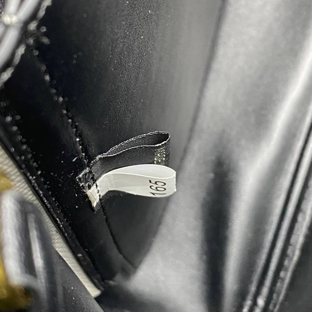 25cm Prada Small Saffiano Leather Double Bag / Prada Double Bag กระเป๋าสะพายพราด้า อีกหนึ่งรุ่นฮิต ให้พื้นที่จุของกว้างขวาง เป็น Tote Bag ใช้งานง่าย ได้ทุกที่ ทุกโอกาส ด้วยขนาดของกระเป๋าที่สามารถจุของได้หลากหลาย เป็นอีกรุ่นที่เหมาะสมสำหรับการเป็น Everyday