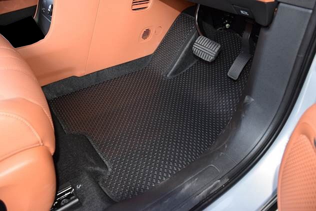 ยางปูพื้นรถยนต์ AION V พรมกระดุมเล็ก ไอออน วี สีดำ เข้ารูป ในรถ รวมท้าย 4ชิ้น