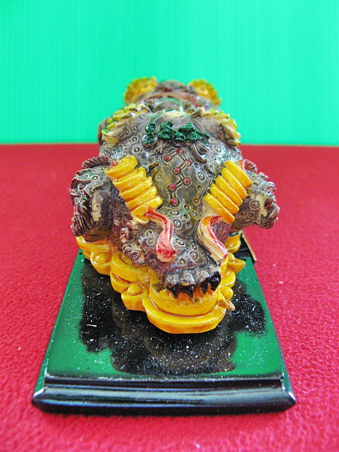 คางคกสามขาคู่คาบเหรียญบนฐานสีดำกวักทรัพย์ ป้องกันสิ่งชั่วร้าย กวักทรัพย์รับสมบัติค่ะ