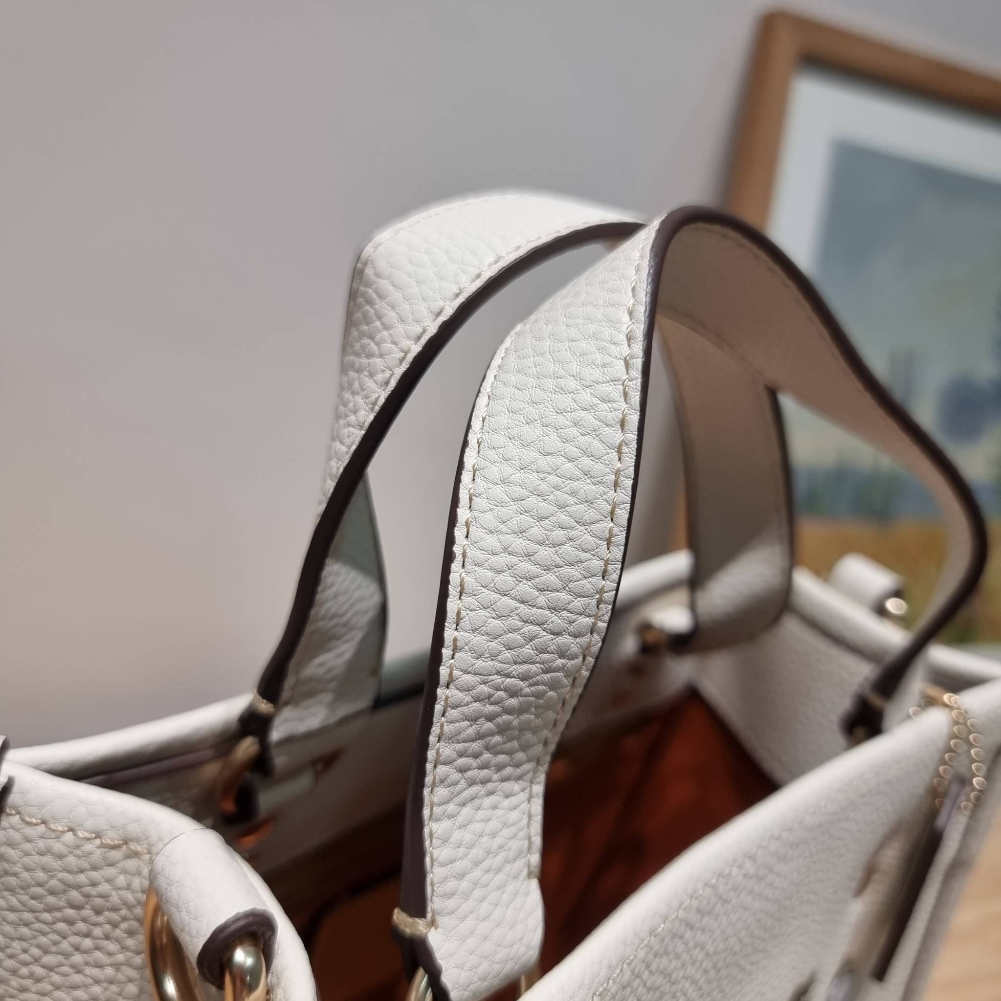 Coach X Peanuts Dempsey Tote 22 With Snoopy And Friends Motif CE850 คอลเลคชั่นใหม่ น้องน่ารักเกินต้านไปมาก!! กับกระเป๋าทรงโท้ท ไซส์กำลังสวย ดีไซน์ ลายการ์ตูนยอดฮิต ที่ใครๆก็ต้องรู้จัก พิมพ์คมชัดลงบนหนัง pepble ผิวสัมน่าใช้ ปากกระเป๋ามีกระดุมแม่เหล็กปิดกัน