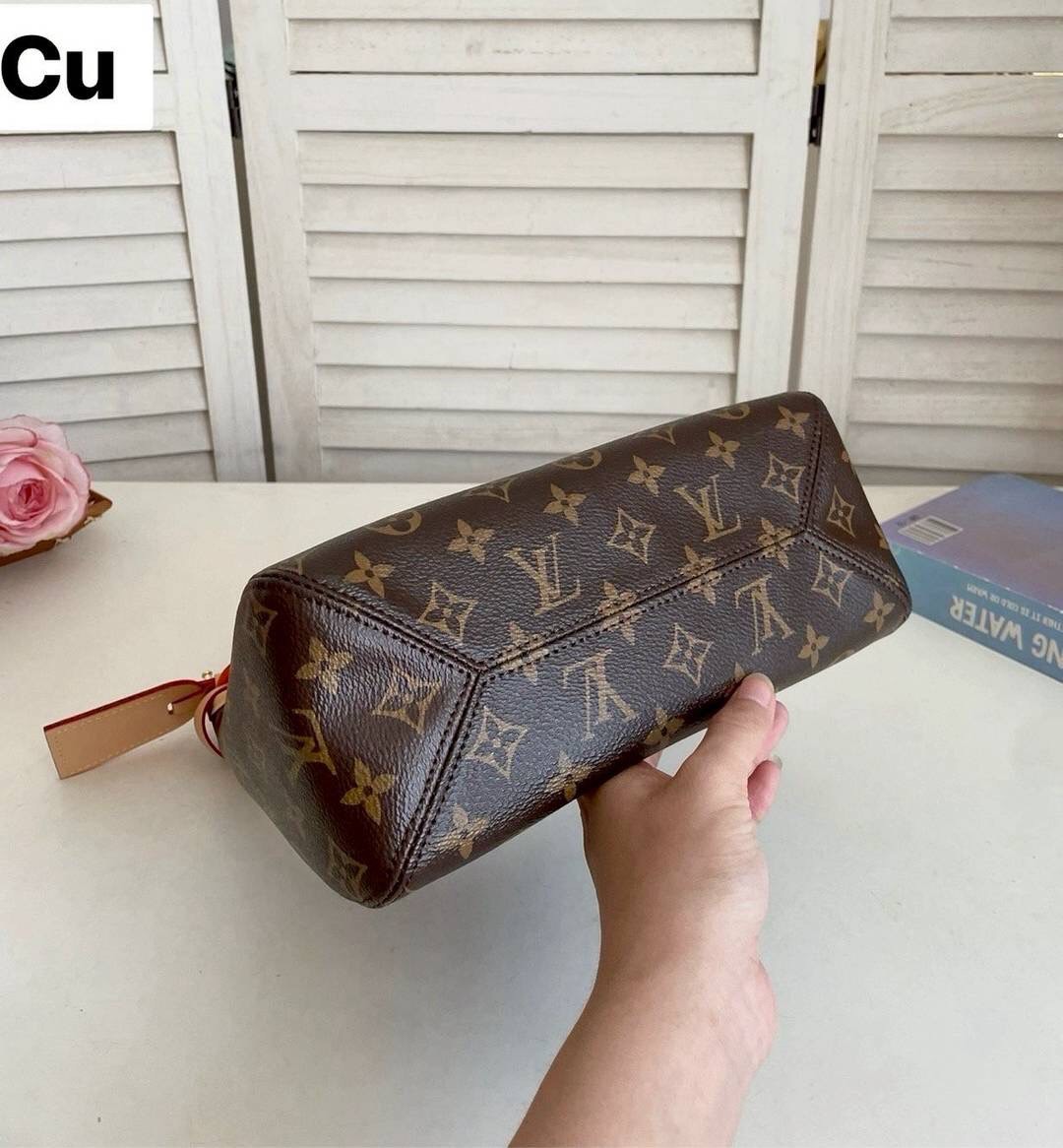 LV The Drop PM กระเป๋าสะพายทรงโฮโบหูจับในตัว ยกให้เป็นเจ้าต้าวน่าร้ากกกก! ที่ใครเห็นต้องเป็นคลั่งรัก คลาสสิค ผู้ดี หรูหราได้ทุกลุค ทุกสไตล์
