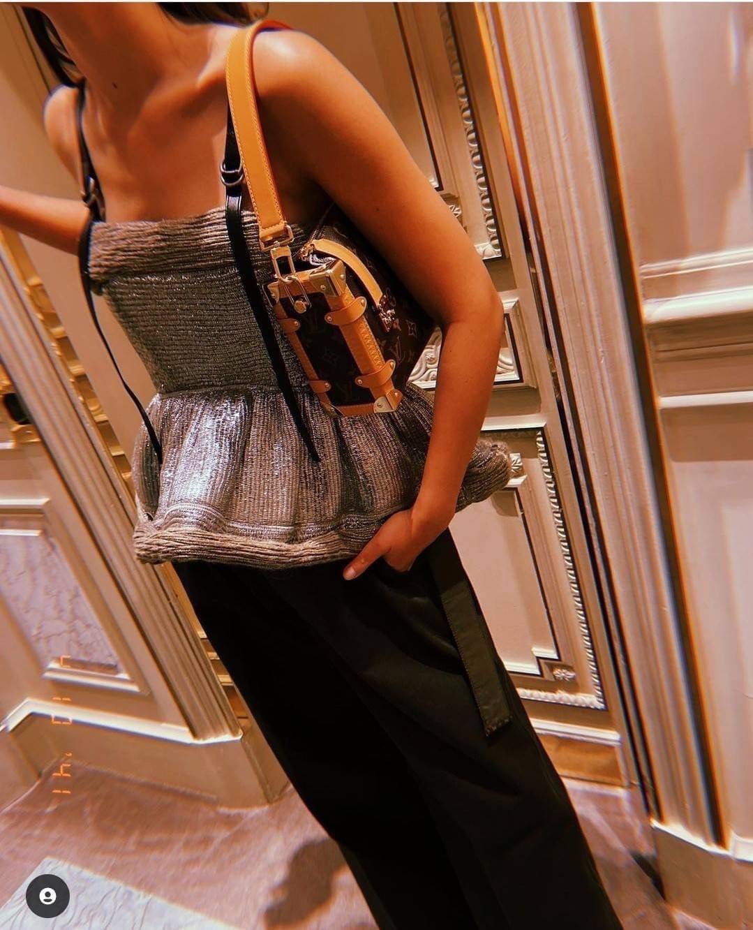 LV SIDE TRUNK MONOGRAM สุดยอดกระเป๋าไอคอนนิค ทรงสวย ใหม่ล่าสุด สวยมีเสน่ห์ รูปทรงกล่อง โดดเด่นด้วยหมุดเข้ามุม ซิปเปิด-ปิดล็อคได้ วัสดุหนังแคนวาส