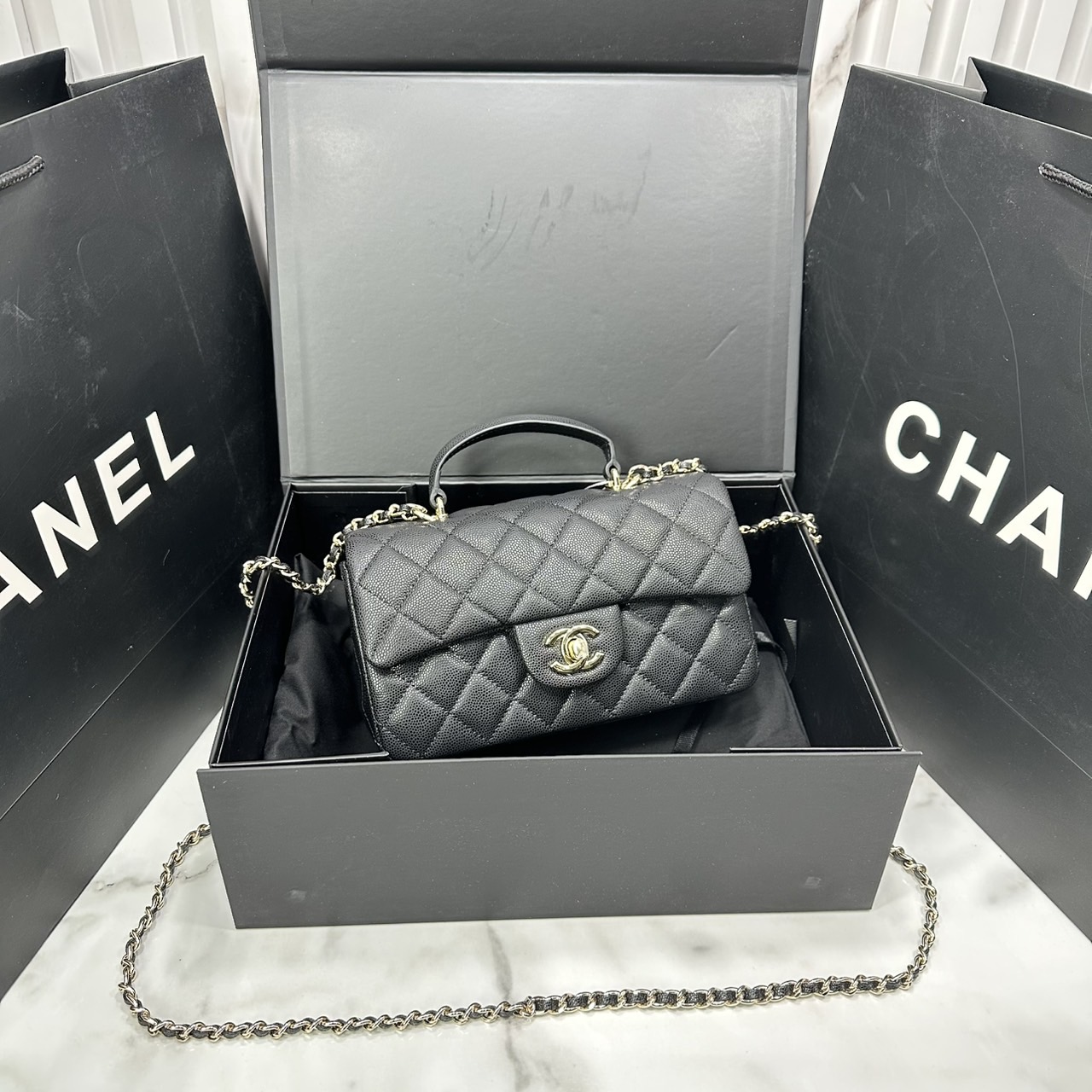 ORI หนังแท้ | CHANEL Classic Flap Bag TopHandle 20cm กระเป๋าสะพายคคลาสสิกพร้อมหูจับ หรูหราระดับตำนาน สวยงามเหนือกาลเวลา