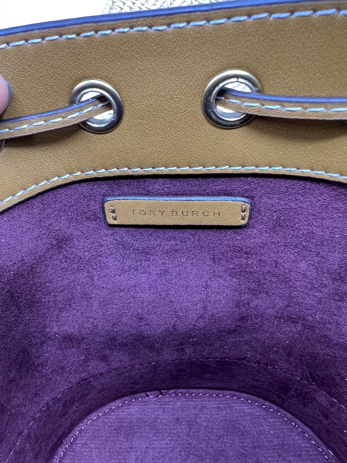 TORY BURCH Mini T Monogram Bucket Bag / Tory Mini Bucket Bag กระเป๋าทรงบัคเก็ต ไซส์มินิสุดคลาสสิก กระเป๋าทรงขนมจีบ