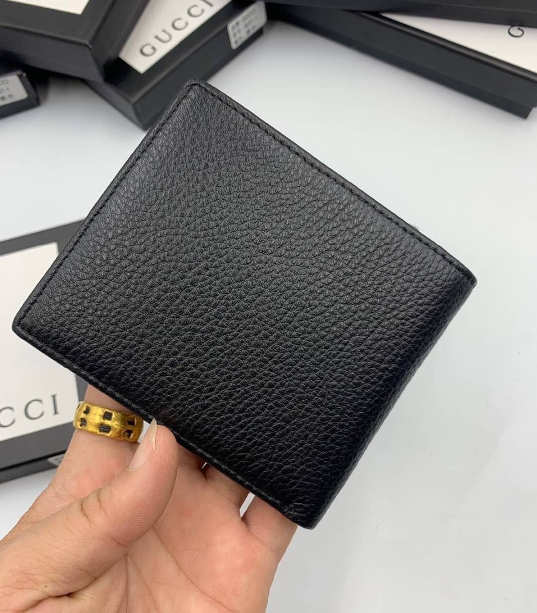 หนังแท้ GUCCI GG Marmont leather bi-fold wallet / GUCCI BLACK ANIMALIER BEE WALLET / GUCCI Men Wallet พร้อมส่งที่ไทย กระเป๋าสตางค์ 2 พับ รุ่นคลาสสิกได้ทุกยุคสมัย งานหนังแท้ทั้งใบ พร้อมส่งที่ไทย ภาพสินค้าถ่ายจากงานขายจริง ใช้งานต่างประเทศได้