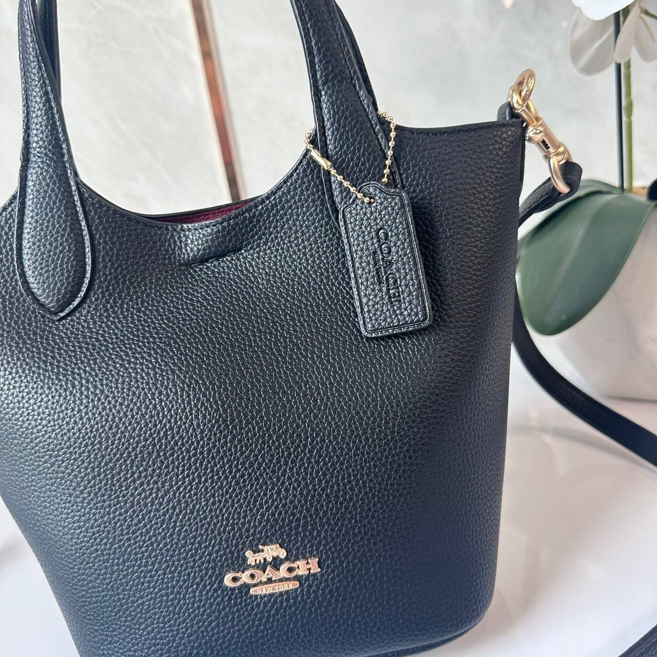 พร้อมส่ง 5 สี COACH HANNA BUCKET BAG กระเป๋าถือ/สะพายข้างทรงบักเก็ตรุ่นใหม่ดีไซน์เก๋น่ารัก เกรดท็อปออริ เกรดดีสุด สลับแท้ 1:1