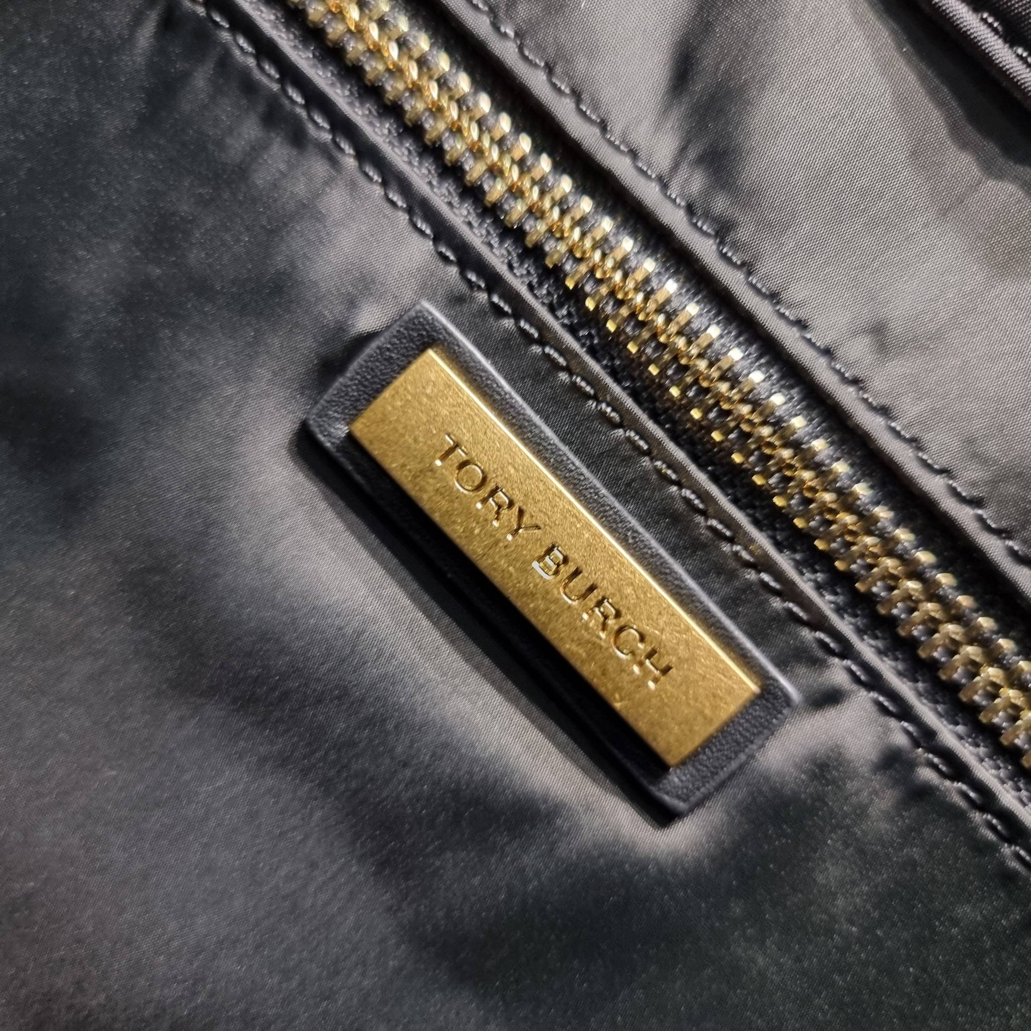 TORY BURCH Ella Chain Tote Bag / TORY TOTE NYLON BAG พร้อมส่ง 4 สี กระเป๋าสะพายทรงโท้ทใบใหญ่ จุของไปเลยแน่นๆ รูปทรงคลาสสิคชวนใช้ โดดเด่นด้วย patch โลโก้ แนะนำรีบสั่งใช้ไปสวยก่อนใครได้เลยน้า