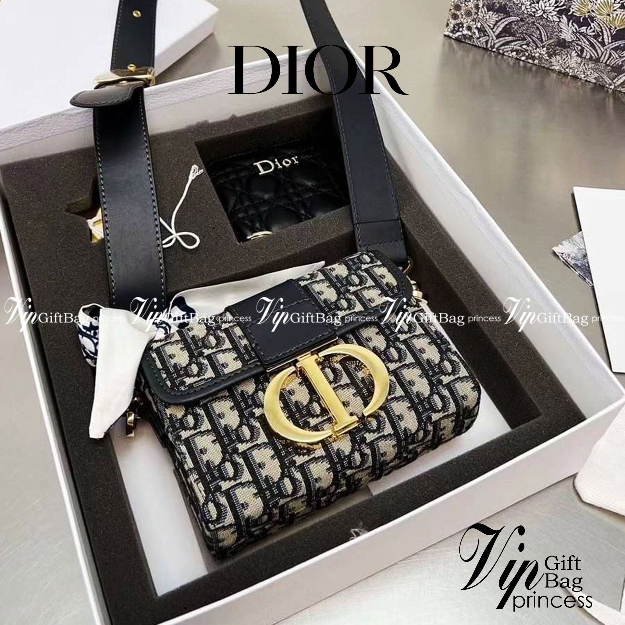 DIOR SET BAG / DIOR 30 Montaigne Box Bag / CD LIMITED EDITION GIFT BOX WITH GOLD STAR BOUTIQUE SET พร้อมเสิร์ฟครบชุด แรร์ไอเท็ม ที่ถูกรวมไว้ในหนึ่งเดียว กับ gift box limited จัดให้ทั้งกระเป๋าสะพายสุดหรู กระเป๋าสตางค์ใบสั้นรุ่นคลาสสิค ribbon เข้าเซ็ท และ g
