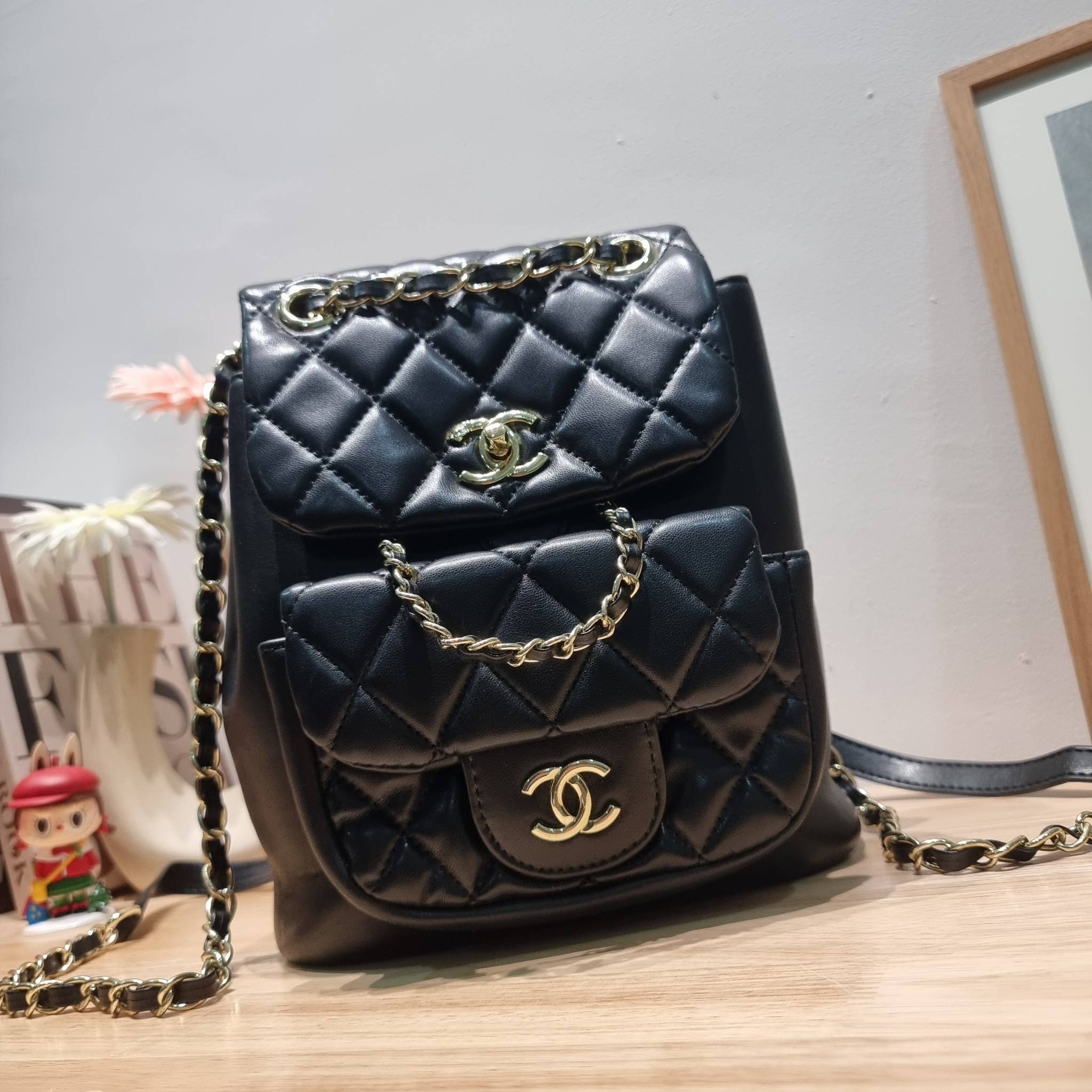 CHANEL duma backpack Black กระเป๋าเป้ ไซส์น่ารัก รูปทรงทันสมัย วัสดุหนังแกะสัมผัสนิ่ม ดีเทลความสวยมากมาย