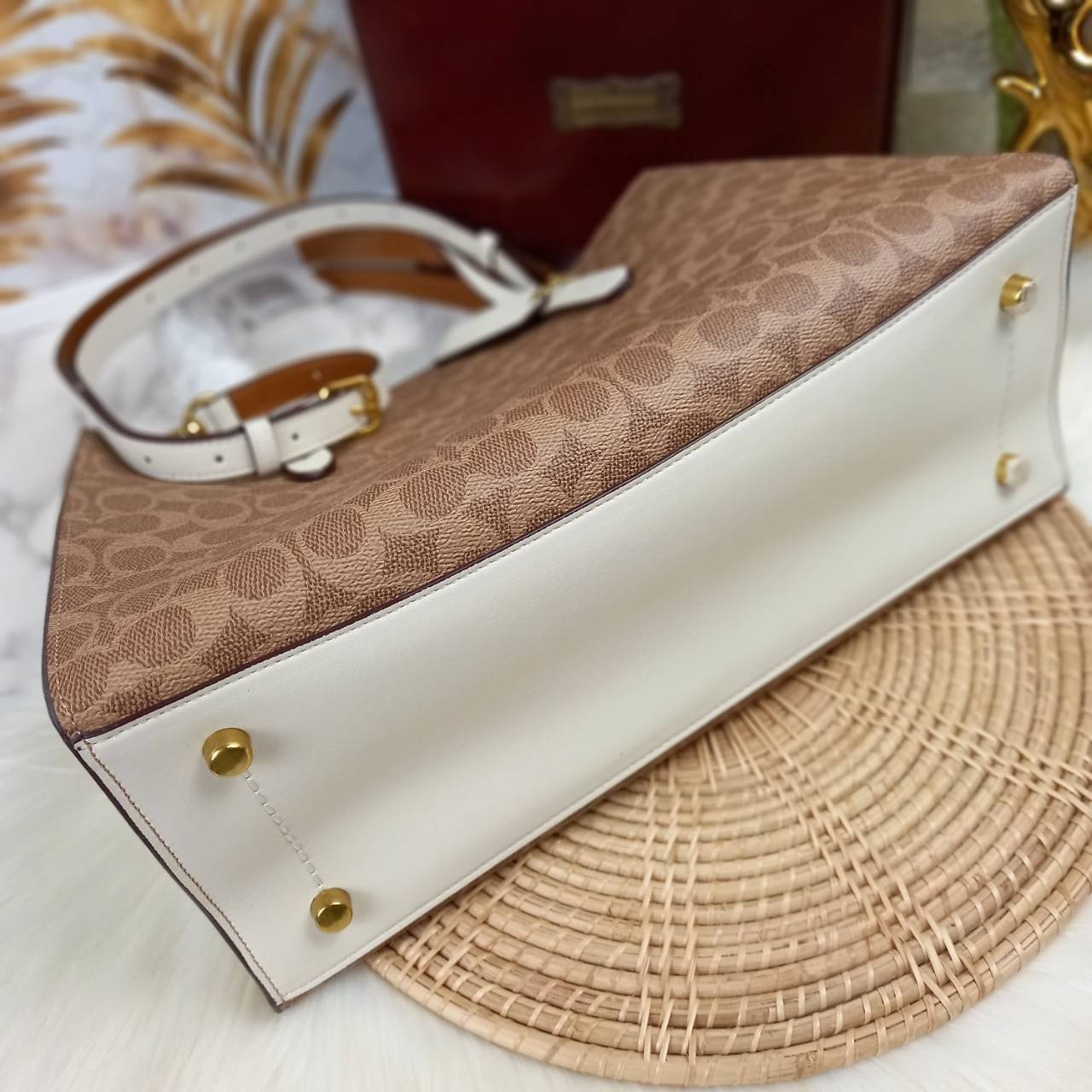 COACH CHARLIE CARRYALL IN SIGNATURE CANVAS (31210) ðšāđāļĢāļĩāļĒāļāļŦāļĢāļđ āļāļĨāļēāļŠāļŠāļīāļ//āļāļĢāļ°āđāļāđāļēāļāļ·āļ āļāļĢāļ°āđāļāđāļēāļŠāļ°āļāļēāļĒ āļāļĢāļ TOTE āļŠāļļāļāļŦāļĢāļđāļŦāļĢāļē āļāļĩāđāļāļāđāđāļāđ āđāļĄāđāļāļģāđāļ// āļ§āļąāļŠāļāļļāđāļāļāļ§āļēāļŠ āļāļŠāļĄāļŦāļāļąāļāđāļāđāļāļļāļāļ āļēāļāđāļĒāļĩāđāļĒāļĄ āļĢāļđāļāļāļĢāļāđāļāļāđāļāđāļ āļĨāļēāļĒ SIGNATURE āļŠāļ§āļĒāļĄāļēāļ// āļāđāļēāļāđāļāļĄāļĩ 2 āļāđāļāļāđāļĨāđāļāļāļ§āđāļēāļ āđāļĨāļ°āļāļĩāļ 1 āļāđāļāļāļāļīāļāļ