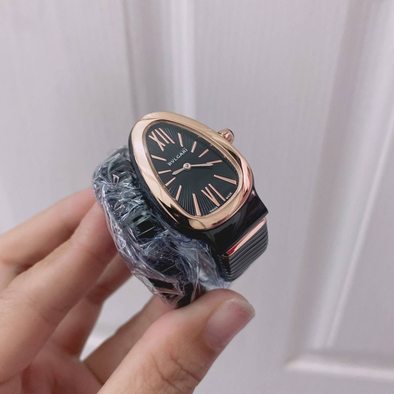 BVLGARI SERPENTI WATCH 24mm 26mm นาฬิกาบุลการี รุ่นหน้าปัดไม่มีเพชร นาฬิกาผู้หญิง ระบบถ่าน Quartz ภาพสินค้าถ่ายจากงานขายจริง