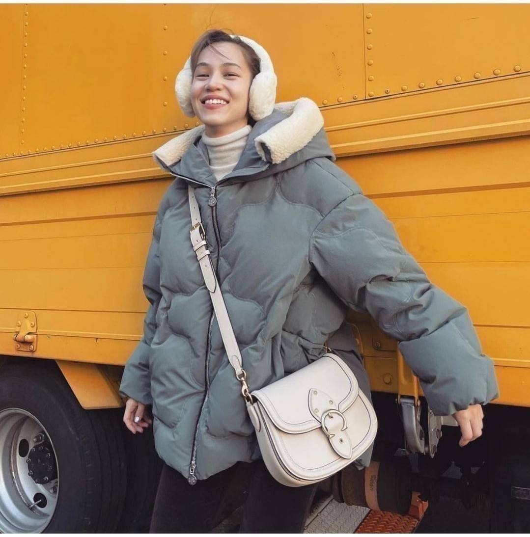 COACH C0749 BEAT SADDLE BAG The best item! ที่สาวๆรอคอย! ฮอตไฟลุก! สีหายาก ละมุนคุณหนู คอลเลคชั่นใหม่ ดีไซน์หรูหรา พิเศษมากๆมาพร้อมสายสะพาย 2 เส้น ใช้คู่กันหรือแยกสะพายก็สวยครบสูตร กระเป๋าสะพายทรง saddle คลาสสิค วัสดุหนัง glove-tanned ทนทาน เปิด-ปิดด้วยกร