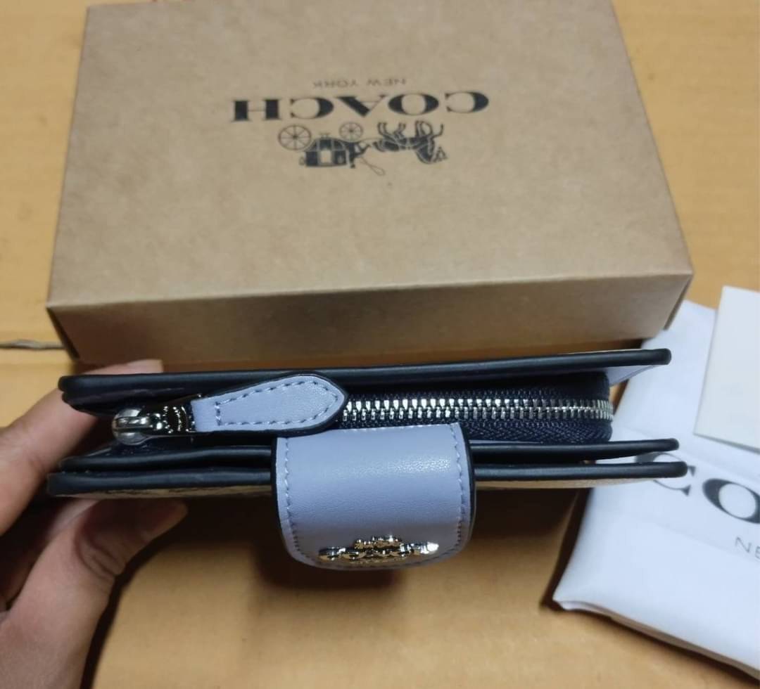 COACH MEDIUM CORNER ZIP WALLET IN SIGNATURE CANVAS WITH KAFFE FASSETT PRINT (COACH C3453)