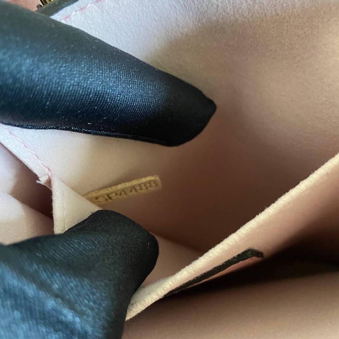 พรีเมี่ยมกิ๊ฟแท้ 100% 】พร้อมส่งที่ไทย!! ที่นี่ที่เดียว Louis Vuitton Mini Tote Bag Pink Pastel งานหนังแท้ทั้งใบ สีพาสเทลสวยละมุนมากค่ะ มีจำนวนจำกัดนะคะ