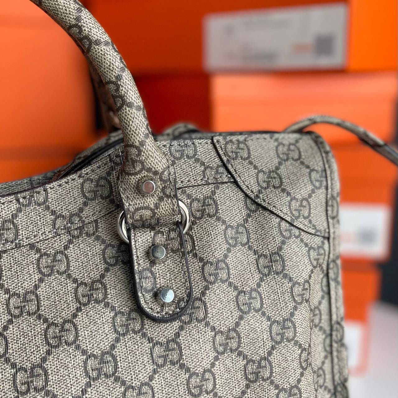 หนังแท้ Gucci The Hacker Project medium Neo Classic bag พร้อมส่งที่ไทย มาแล้วนะค้า มาแรง ขายดีม๊ากกกค่ะ GUCCI x BALENCIAGA CITY BAG ใบนี้มีสายสะพาย มาแรงที่สุดในตอนนี้ เป็นการออกแบบร่วมกันของ2แบรนด์ดัง เฟียส สวย แพทเทิร์นลาย ทรง เป๊ะๆ งานเทพสุดแบบเทียบแท้