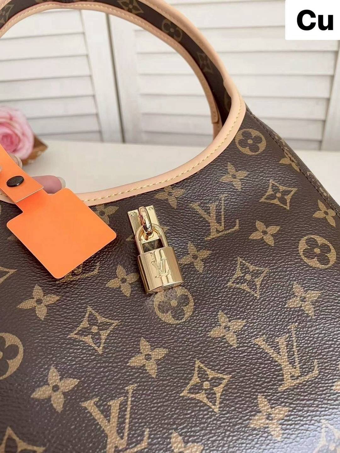 LV The Drop PM กระเป๋าสะพายทรงโฮโบหูจับในตัว ยกให้เป็นเจ้าต้าวน่าร้ากกกก! ที่ใครเห็นต้องเป็นคลั่งรัก คลาสสิค ผู้ดี หรูหราได้ทุกลุค ทุกสไตล์