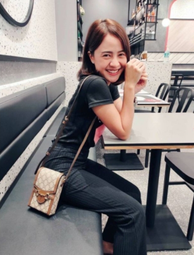 VIP GIFT 】หนังแท้ GUCCI Horsebit 1955 mini bag กระเป๋าสะพาย กระเป๋าใส่โทรศัพท์ งานแฟชั่นคลาสสิก ขอบหนังวัวแท้สีน้ำตาล อะไหล่สวย ดีไซต์สัญลักษณ์วงแหวนตามแบบฉบับ GUCCI มาพร้อมกล่องแบรนด์และสายสะพายยาวที่สามารถปรับระดับได้ พร้อมส่งให้สะพาย สวยๆ กันแล้ววันนี้