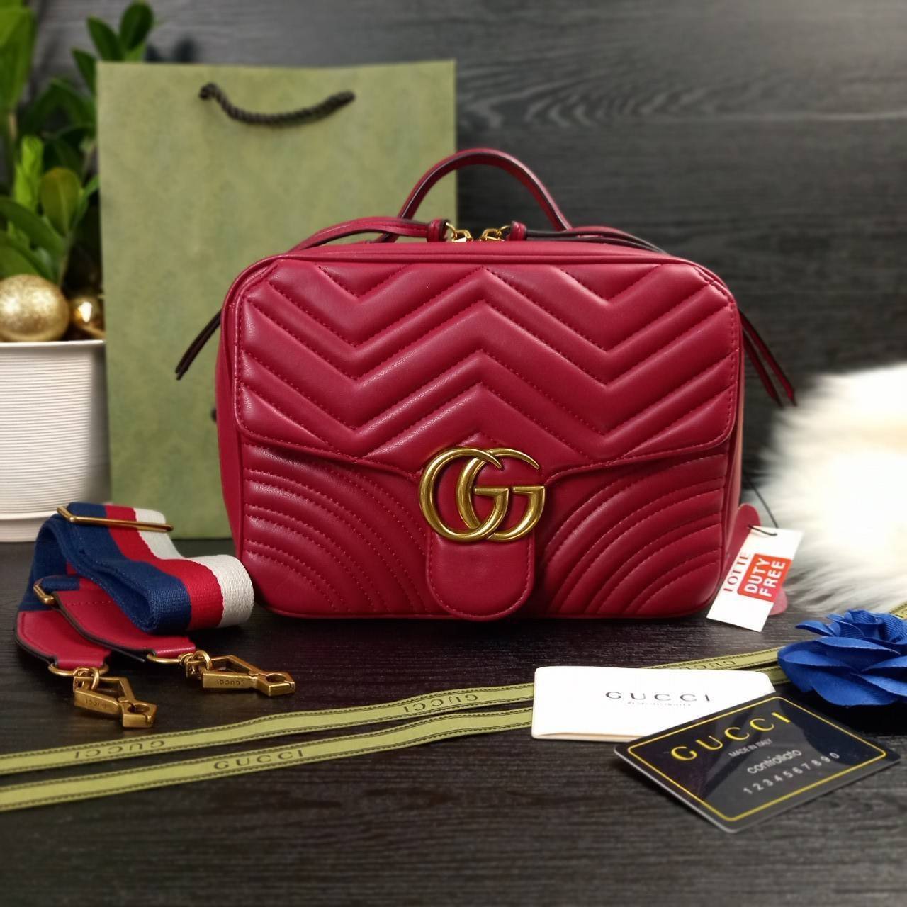 VIP GUCCI GG MARMONT TOP HANDLE SHOULDER BAG / BOLSA GG MATELASSE กระเป๋าถือ กระเป๋าสะพาย คอลเลคชั่นสุดหรู มาพร้อมสายสปอร์ตสะพายยาว สามารถปรับระดับได้ ถอดได้ เป็นอีกรุ่นที่โดดเด่นมากๆ การใช้งานคล้องตัวสุดๆ โดดเด่นด้วยโลโก้ GG ขนาดใหญ่เป็นเอกลักษณ์