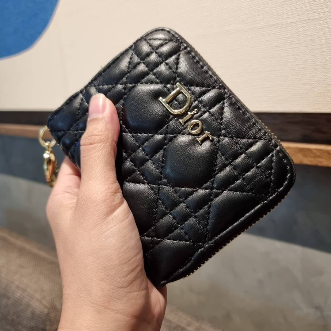 DIOR SET BAG / DIOR 30 Montaigne Bag / CD LIMITED EDITION GIFT BOX WITH GOLD STAR BOUTIQUE SET พร้อมเสิร์ฟครบชุด แรร์ไอเท็ม ที่ถูกรวมไว้ในหนึ่งเดียว กับ gift box limited จัดให้ทั้งกระเป๋าสะพายสุดหรู กระเป๋าสตางค์ใบสั้นรุ่นคลาสสิค ribbon เข้าเซ็ท และ gold 